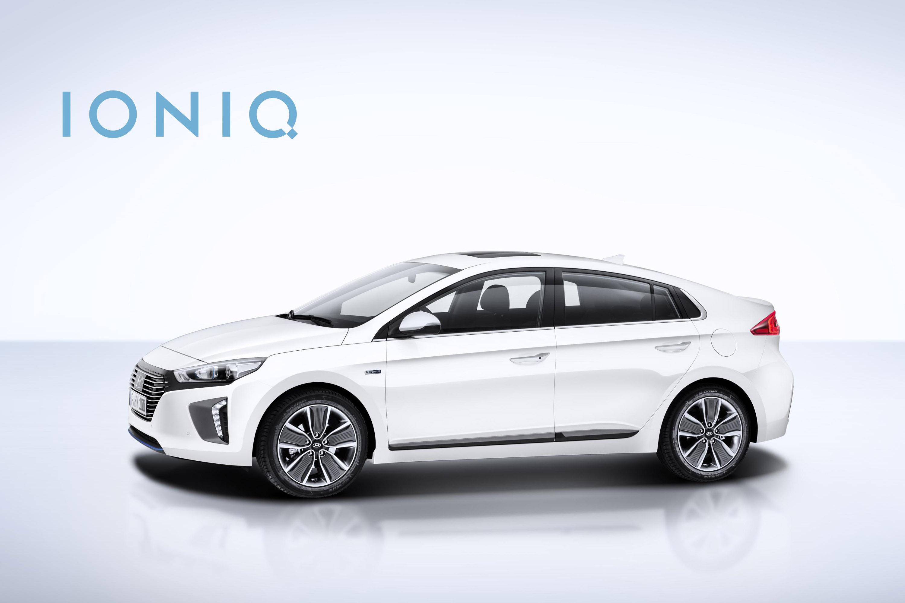 Hyundai Ioniq Breaks Cover 2016 Hyundai Ioniq 3 Of 6