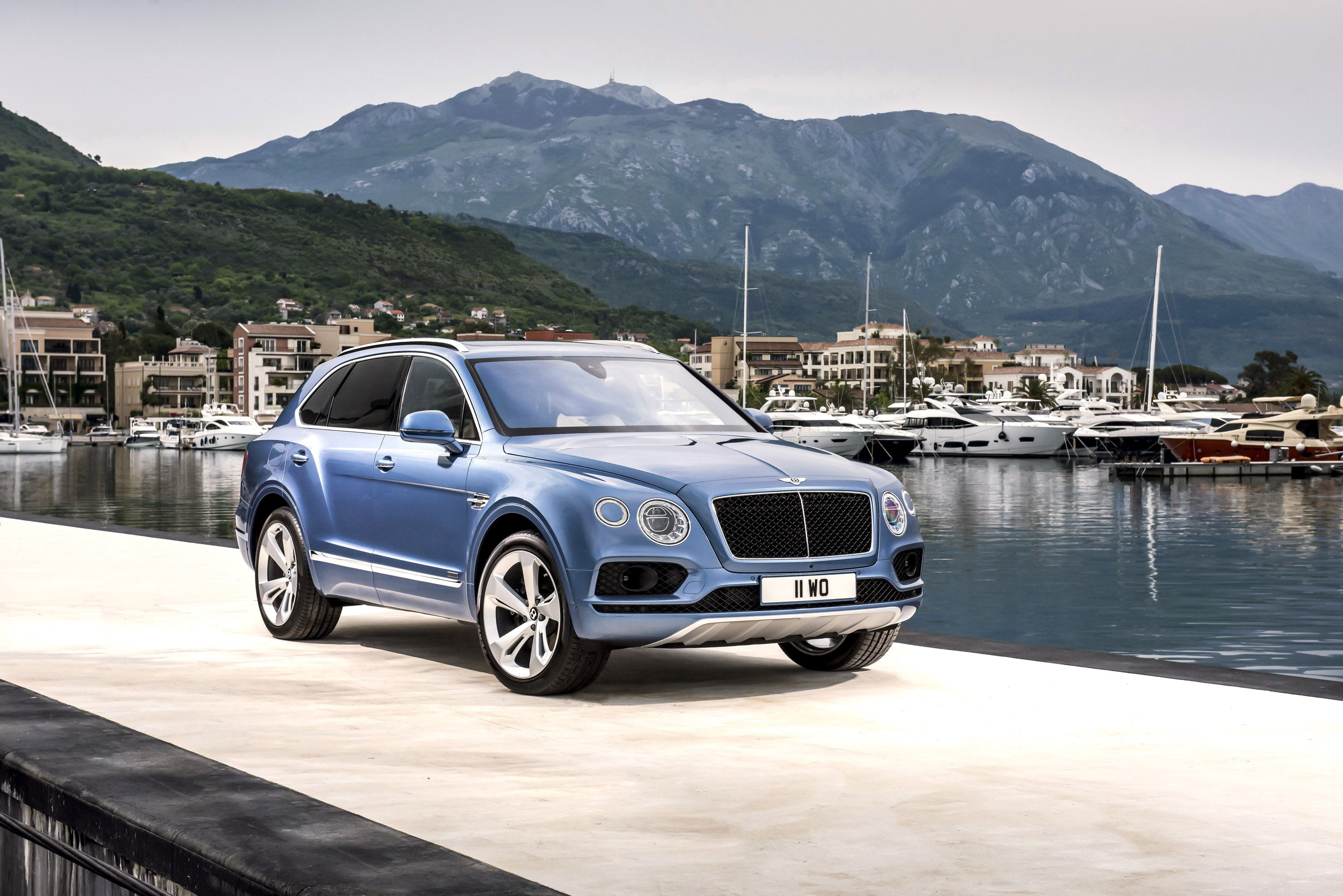 Research 2017
                  Bentley Bentayga pictures, prices and reviews