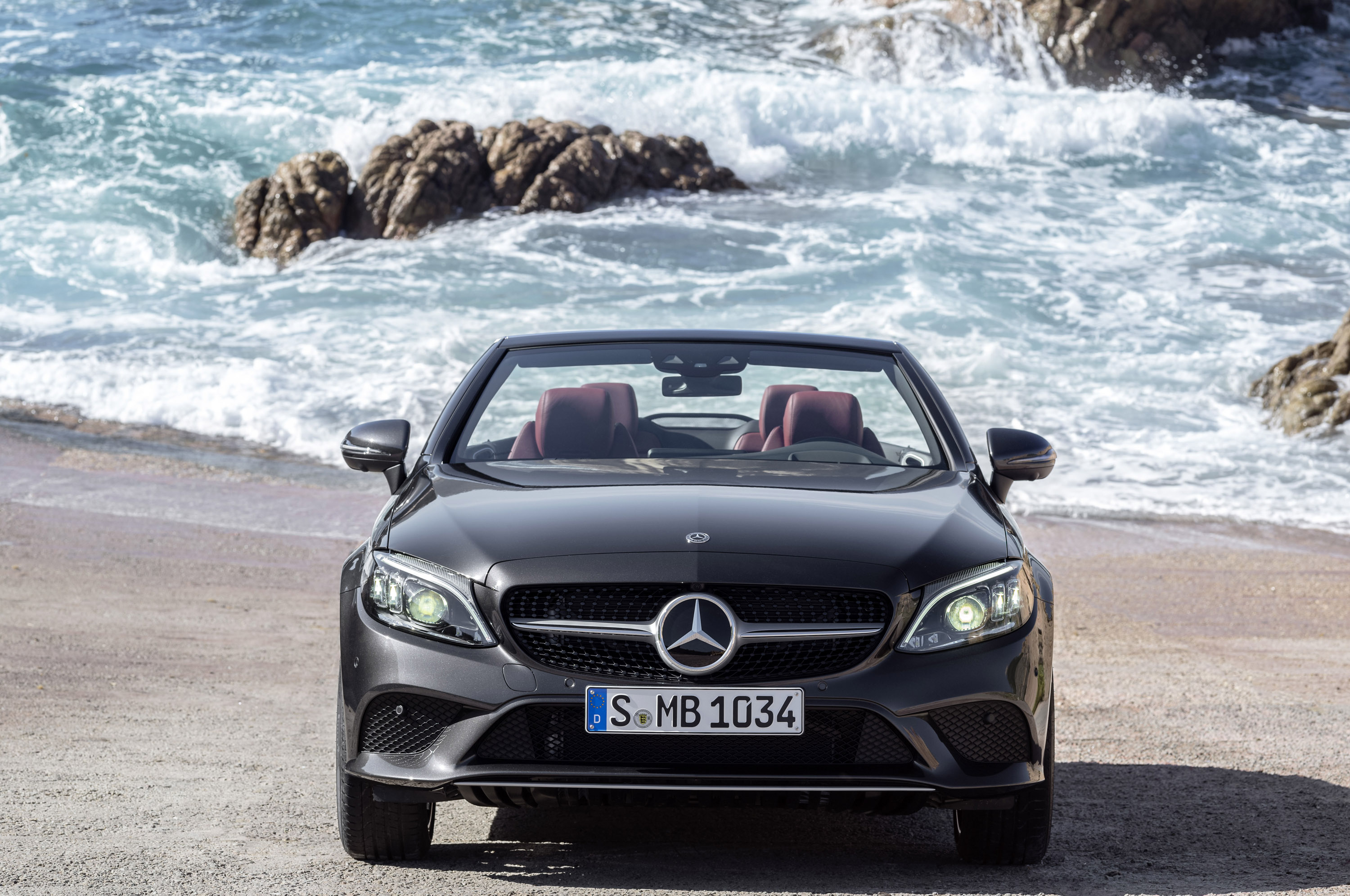 Research 2018
                  MERCEDES-BENZ C-Class pictures, prices and reviews