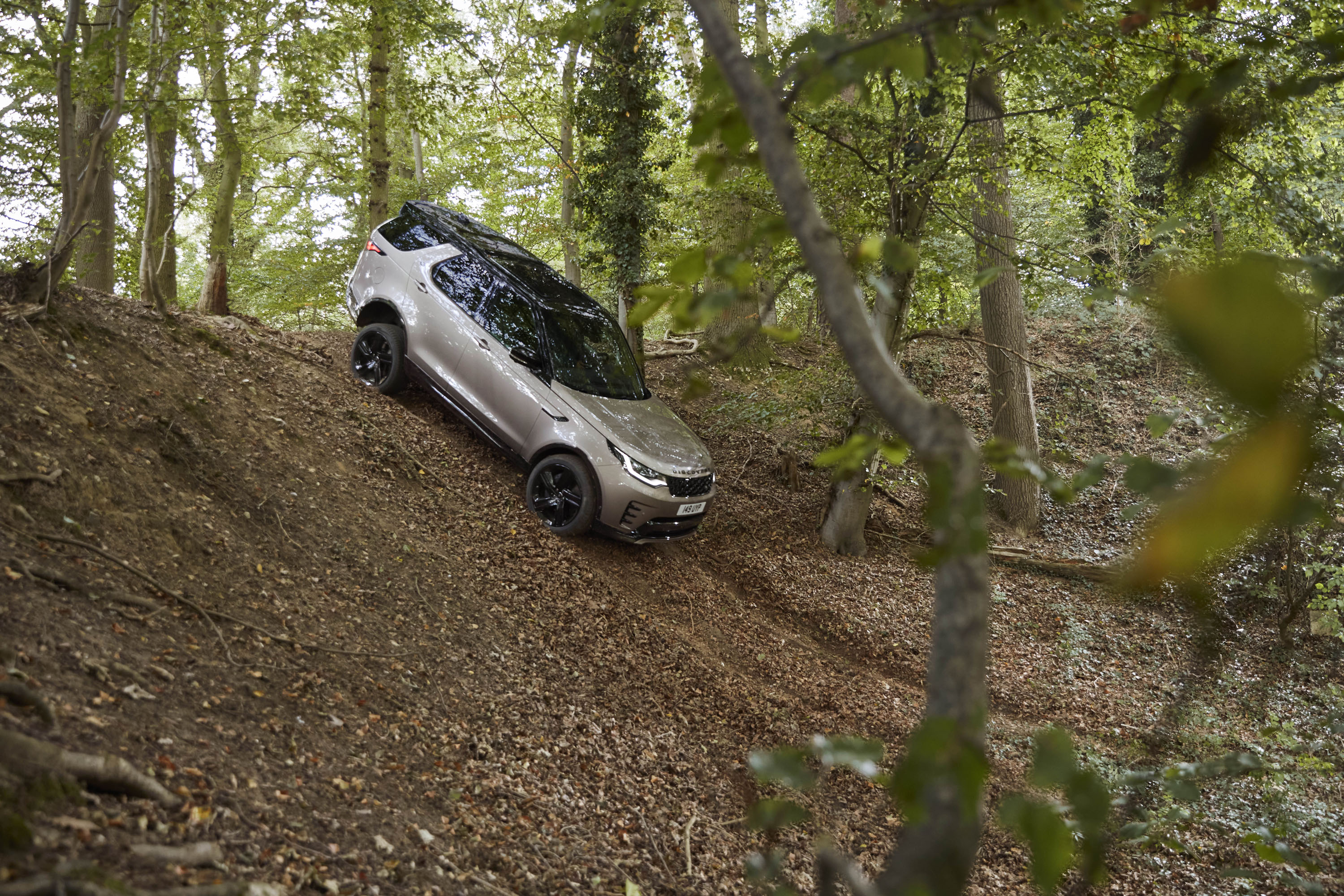 2021 land rover discovery ground clearance