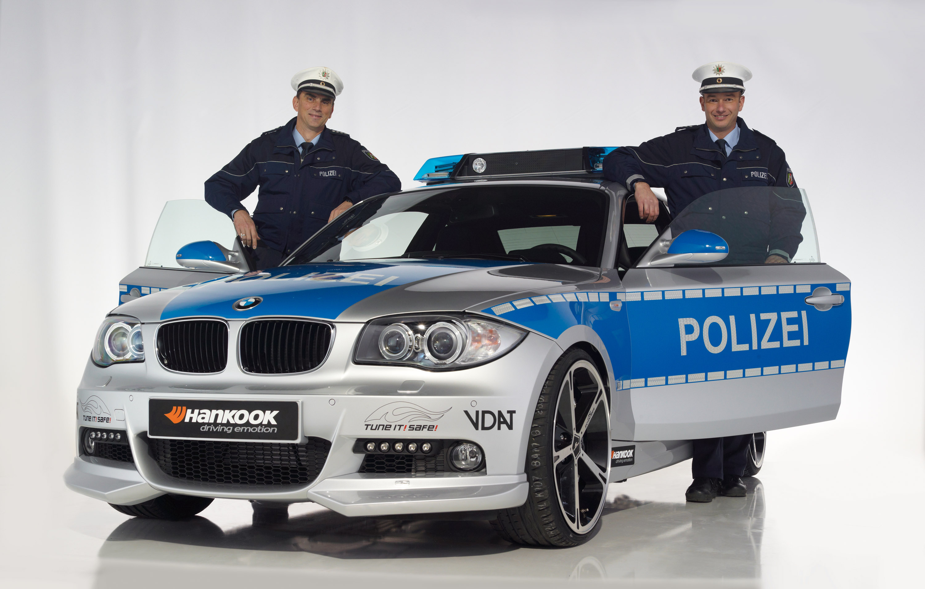 Машина милиционера. BMW 3 Series полиция. Полицейская машина. Машина "полиция". Автомобиль «полиция».