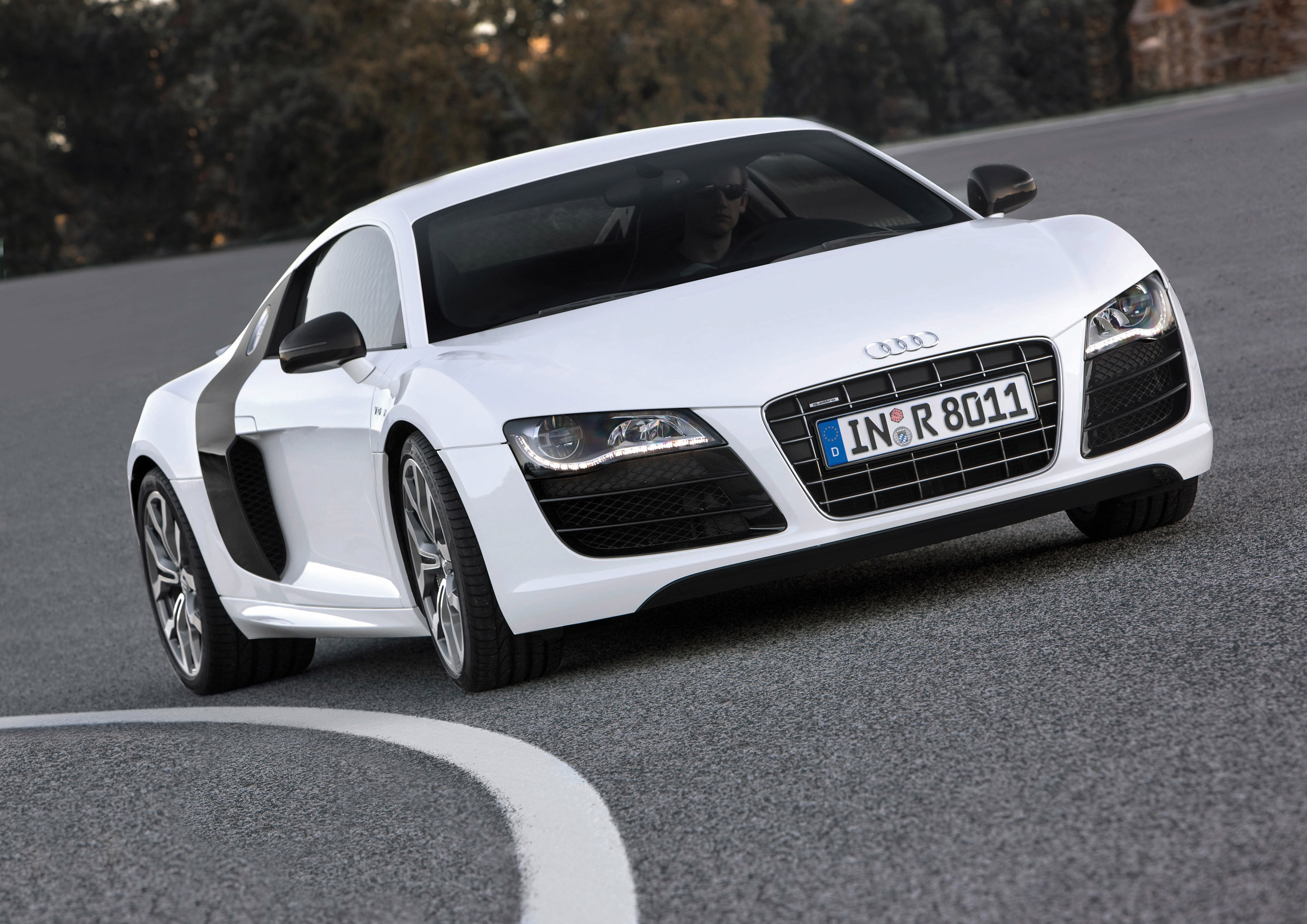 The Unbeatable Power Of The 2009 Audi R8 5 2 FSI Quattro