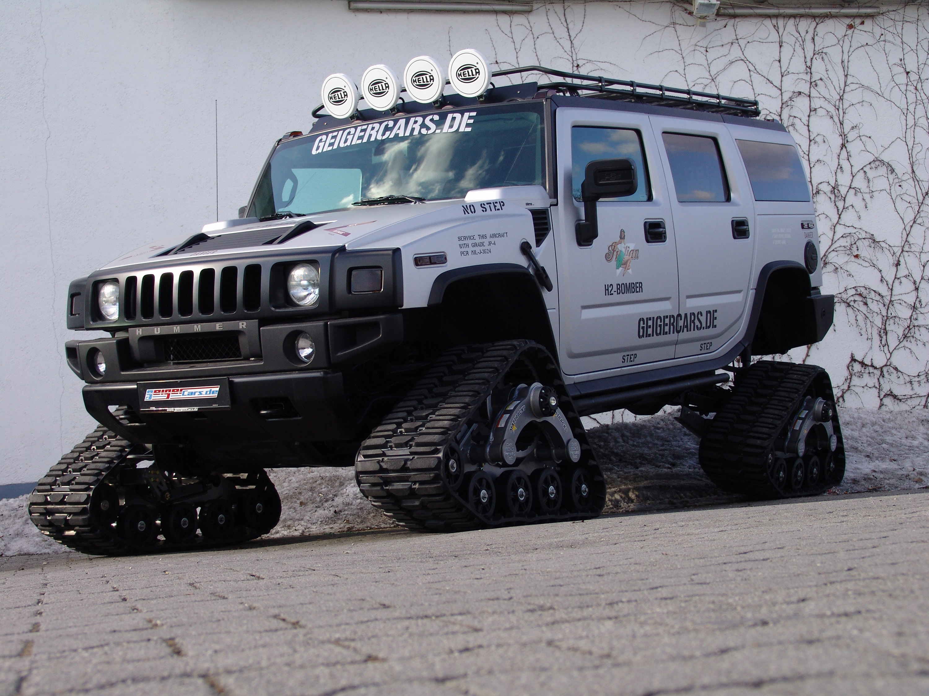 GeigerCars Hummer H2 Bomber - the ultimate off-roader