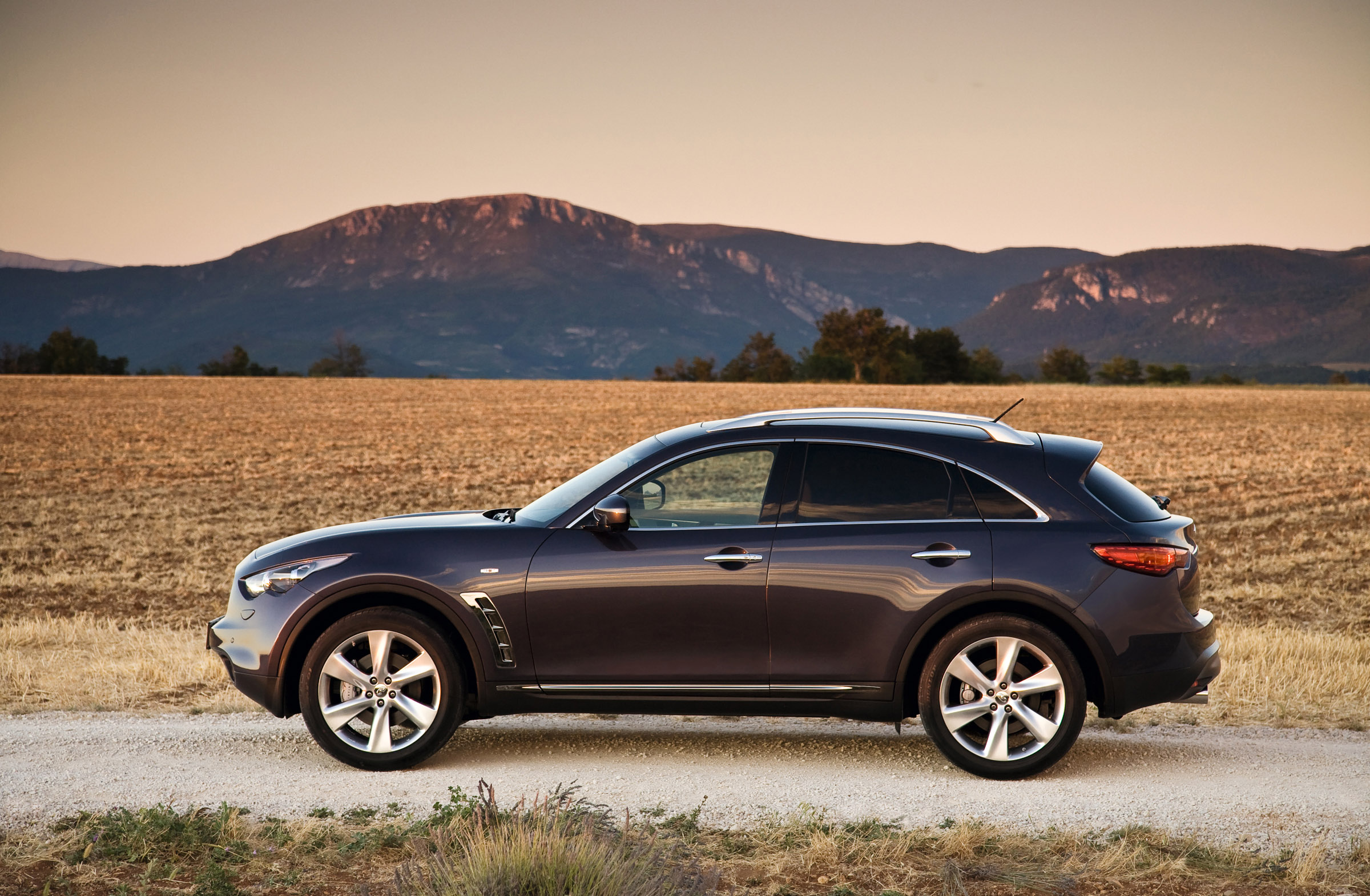2012 Vilner Infiniti EX37 - The Modern Crossover with Оld School Interior