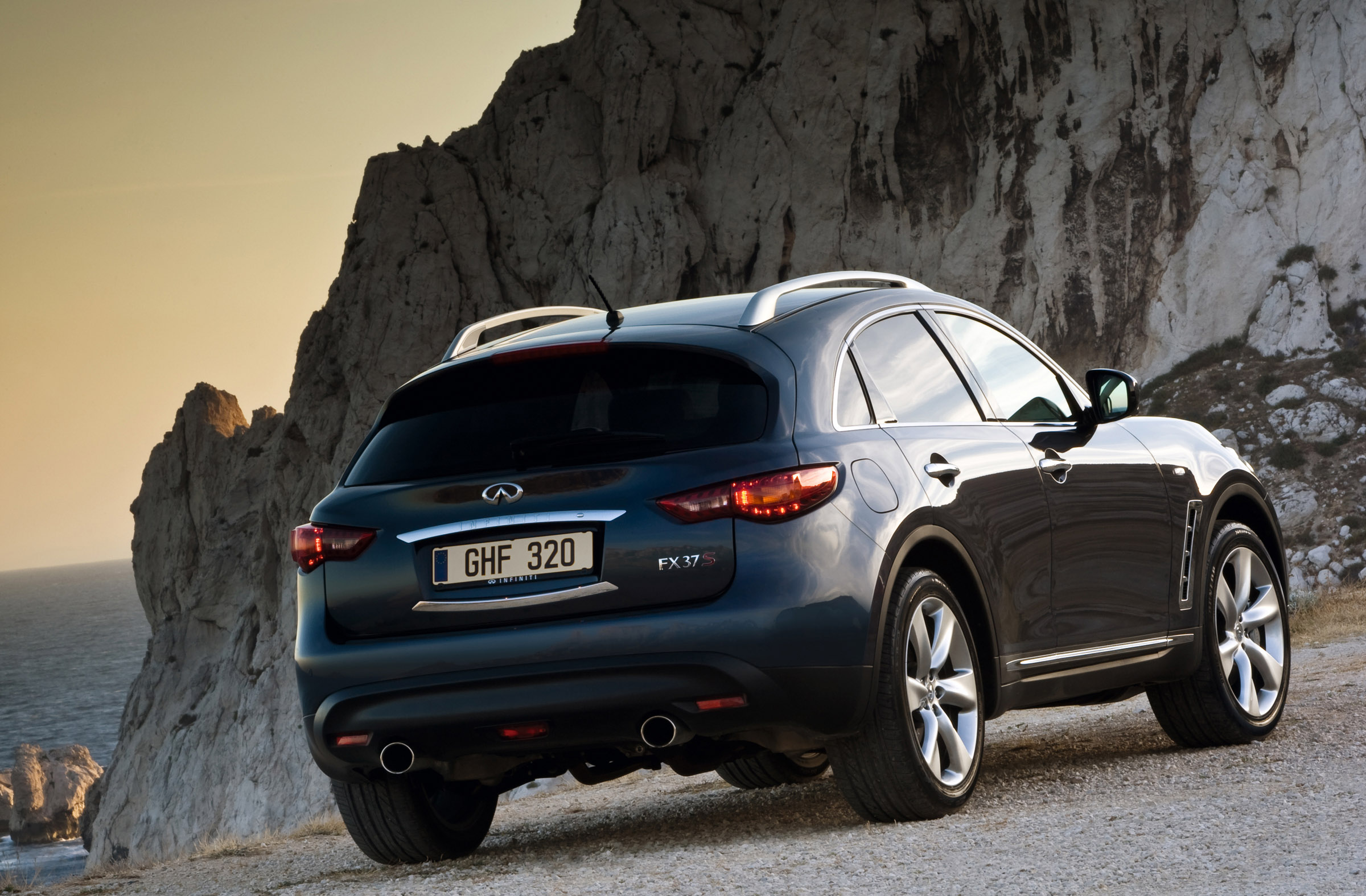 Infiniti FX: Where Sports Car and Suv Meet