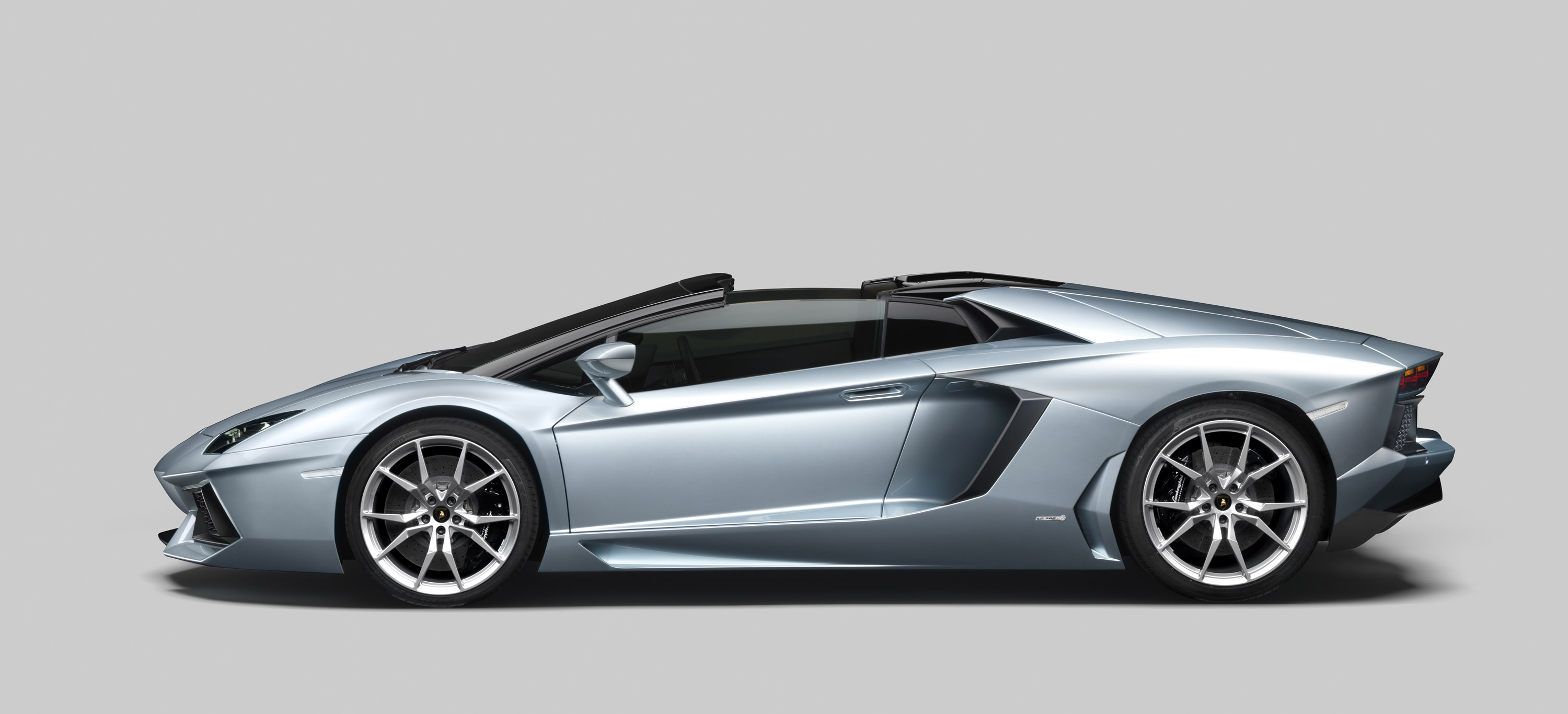 Aventador LP 7004 Roadster at Miami Airport Runway