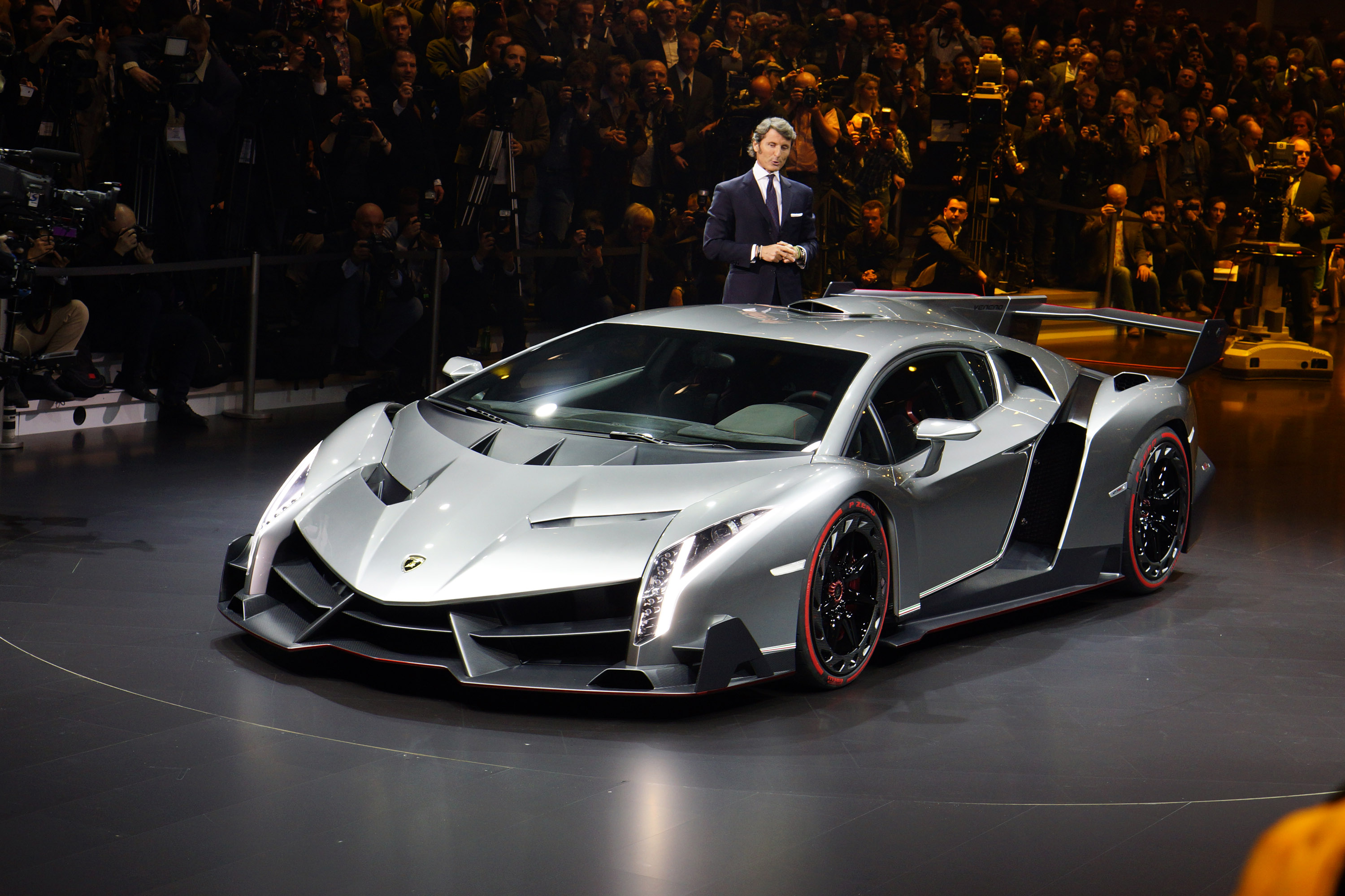 спортивный автомобиль серый Lamborghini Veneno Roadster sports car grey скачать