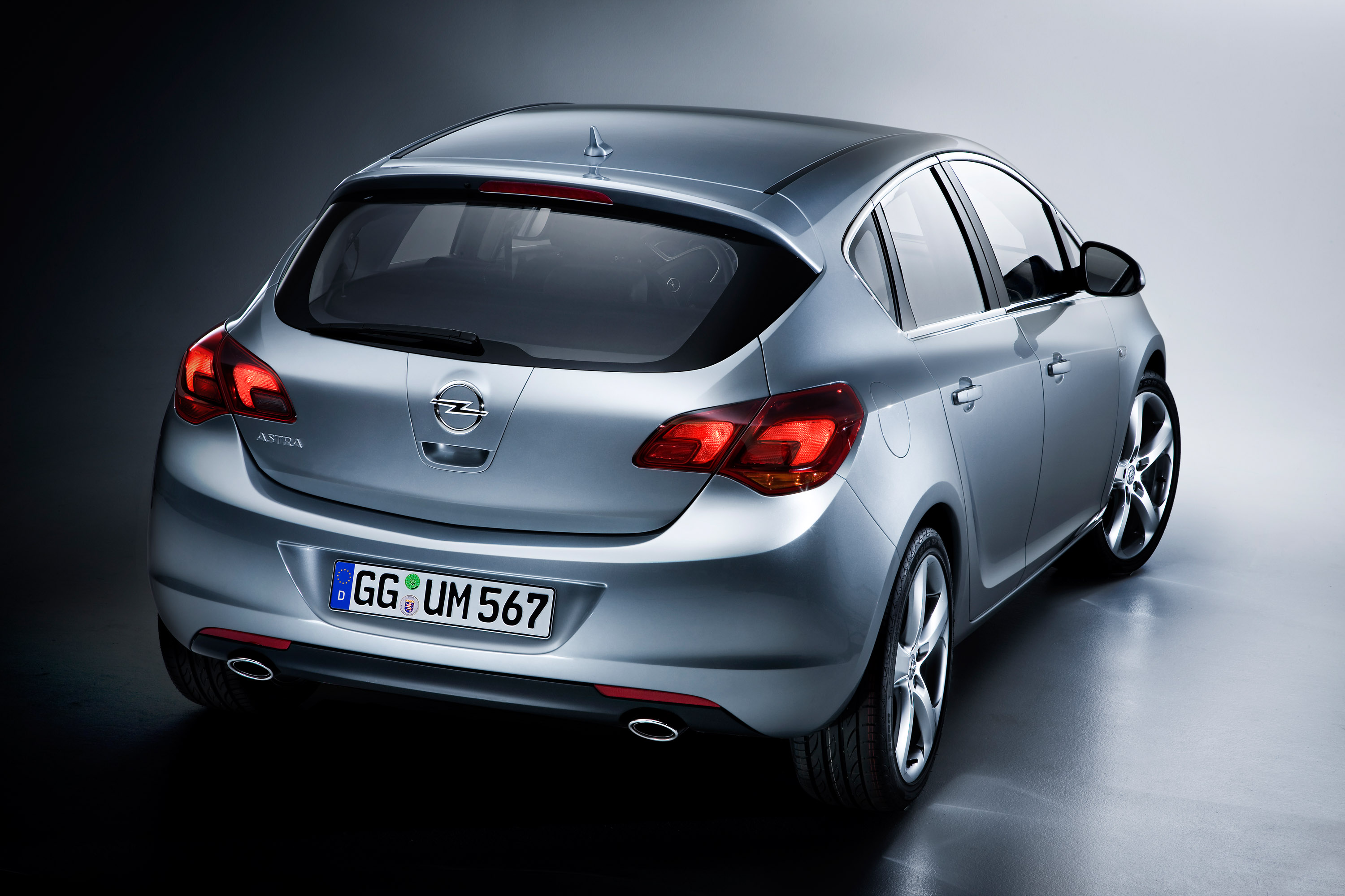 2010 Opel Astra Sporty with a Touch of Elegance