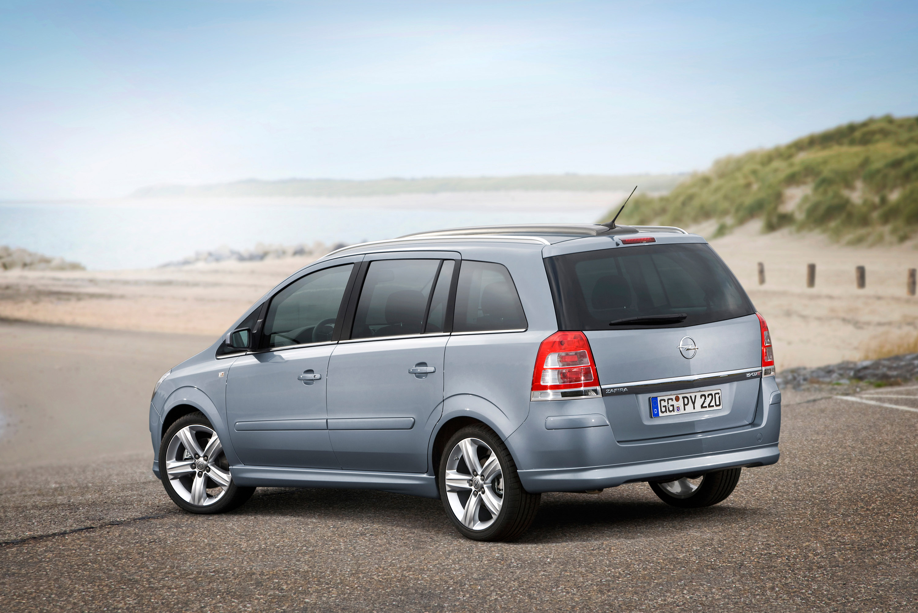 Opel zafira обзор