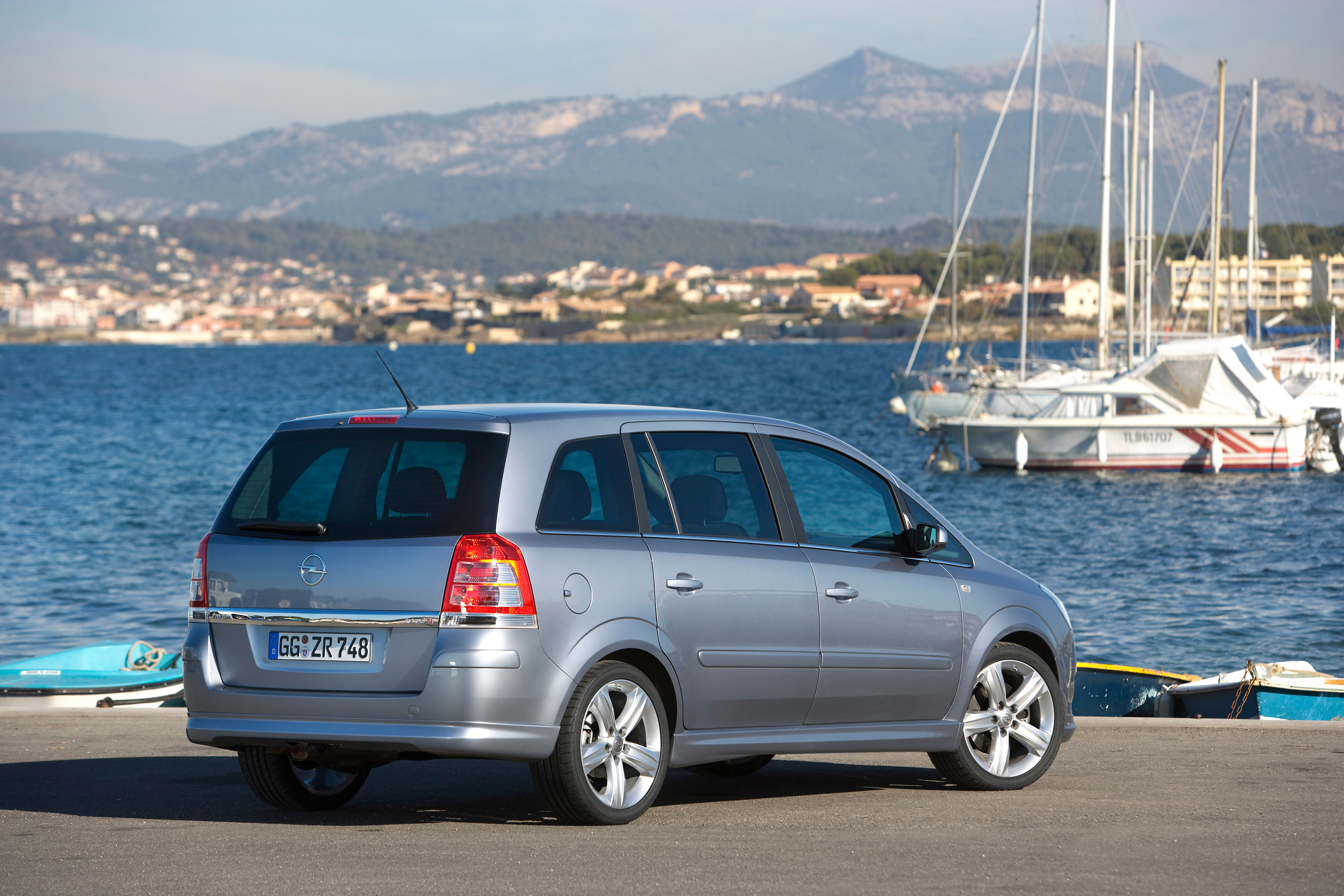 Opel zafira обзор