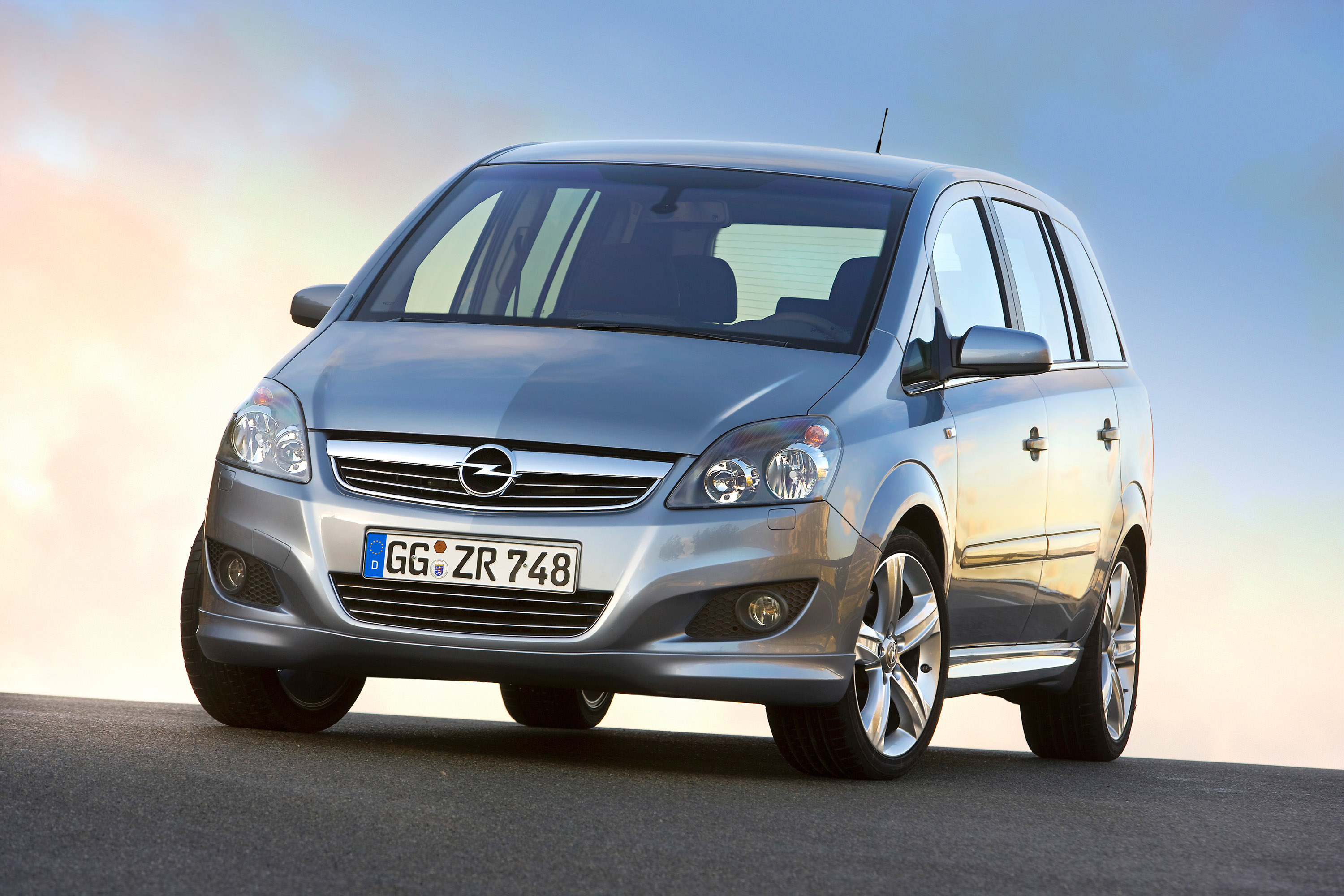Opel zafira характеристики