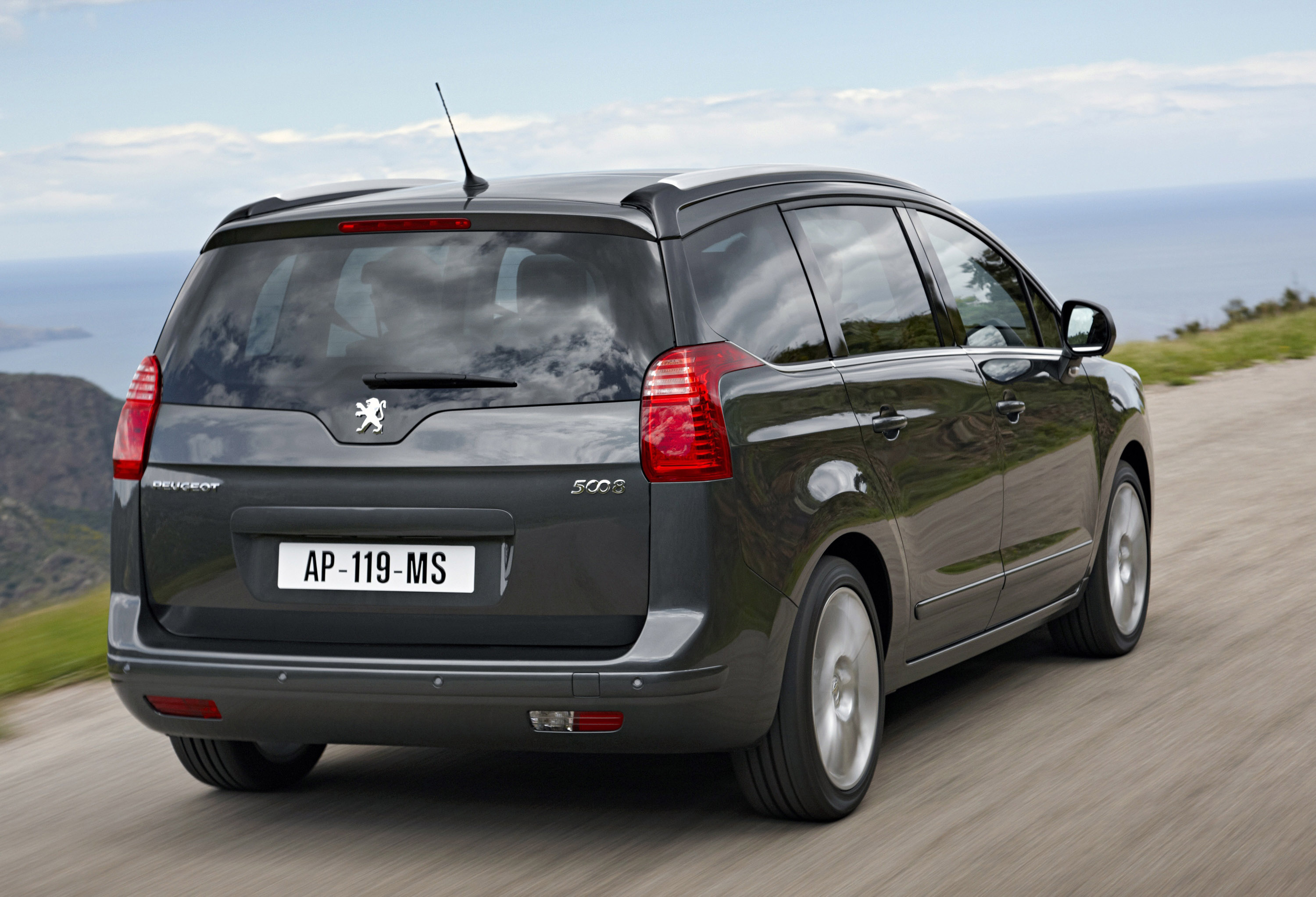 Peugeot 5008 Price and Specifications Announced