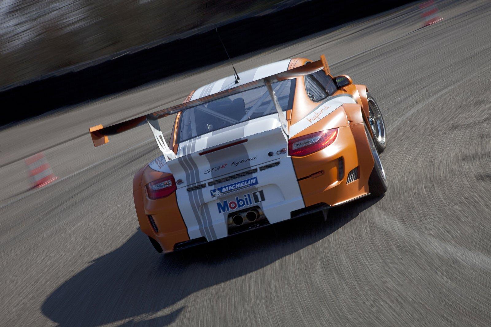 Порше 911 gt3 r Hybrid