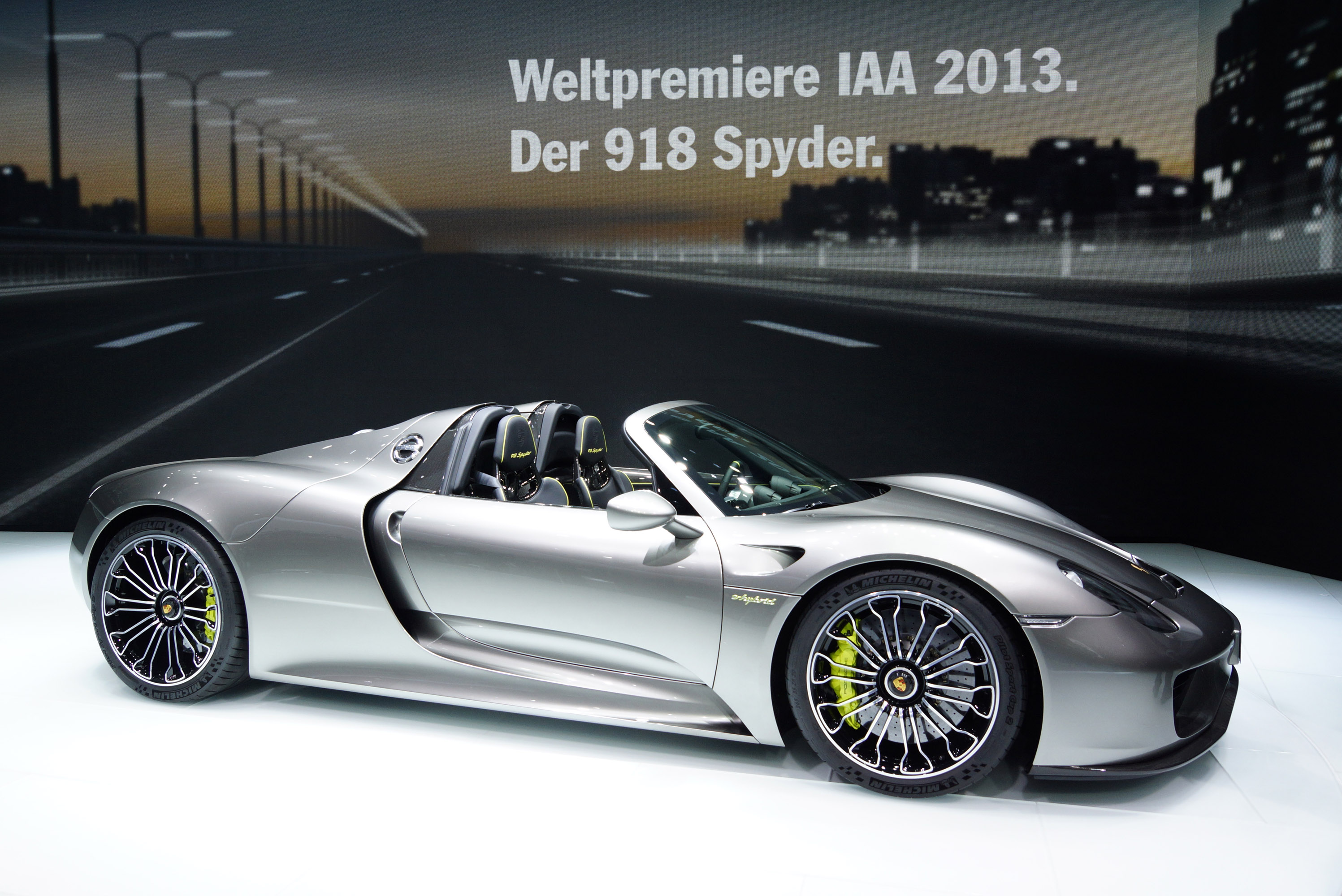Porsche 918 Spyder shown in Frankfurt Porsche 918 Spyder shown in Frankfurt