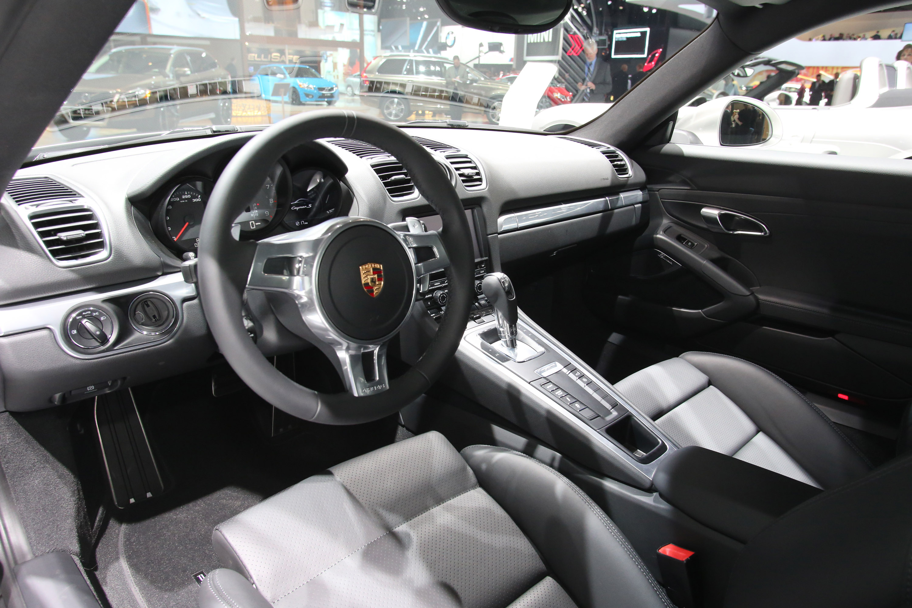 Porsche cayman салон