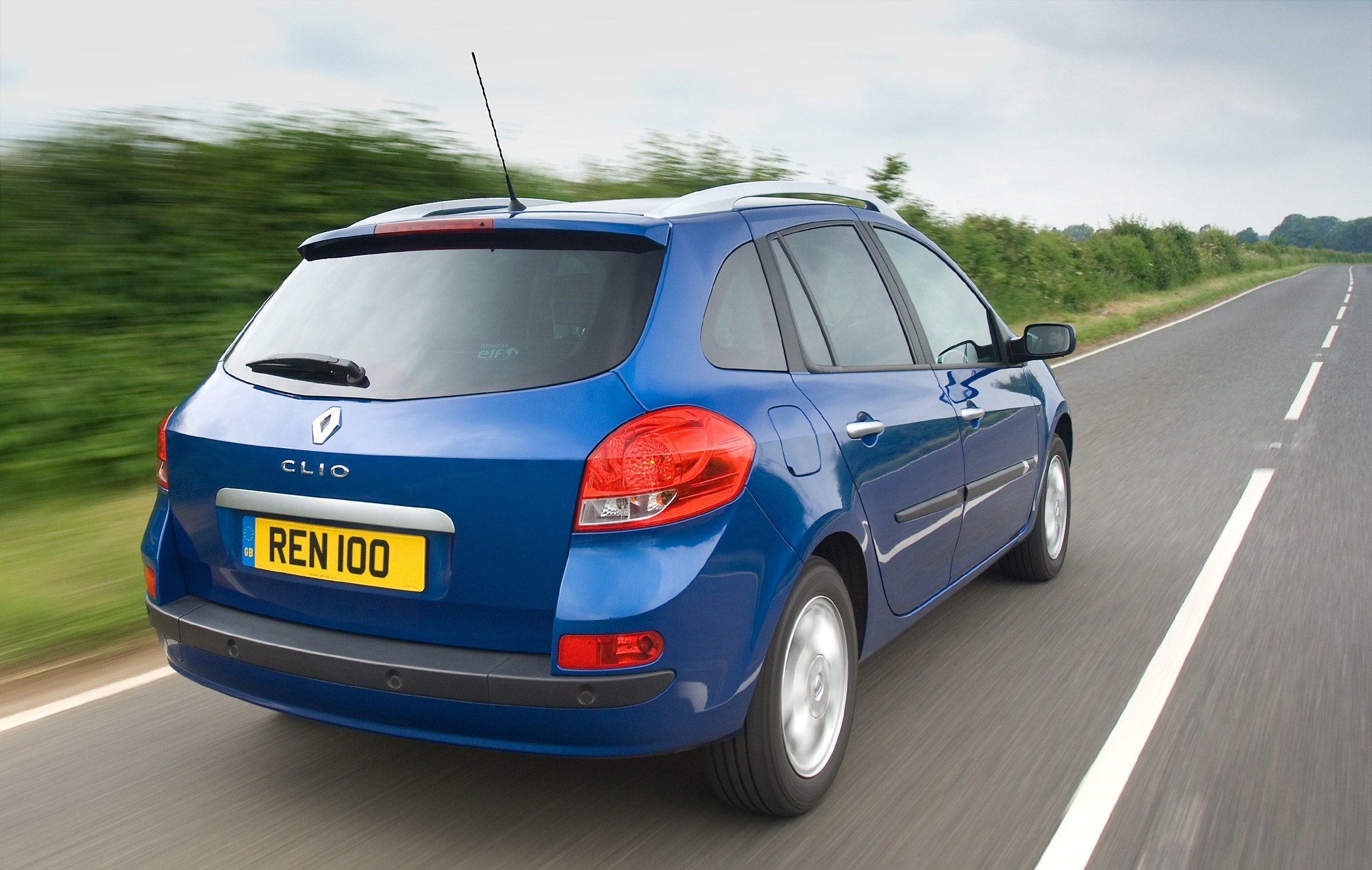 Renault announces prices for Clio sport tourer