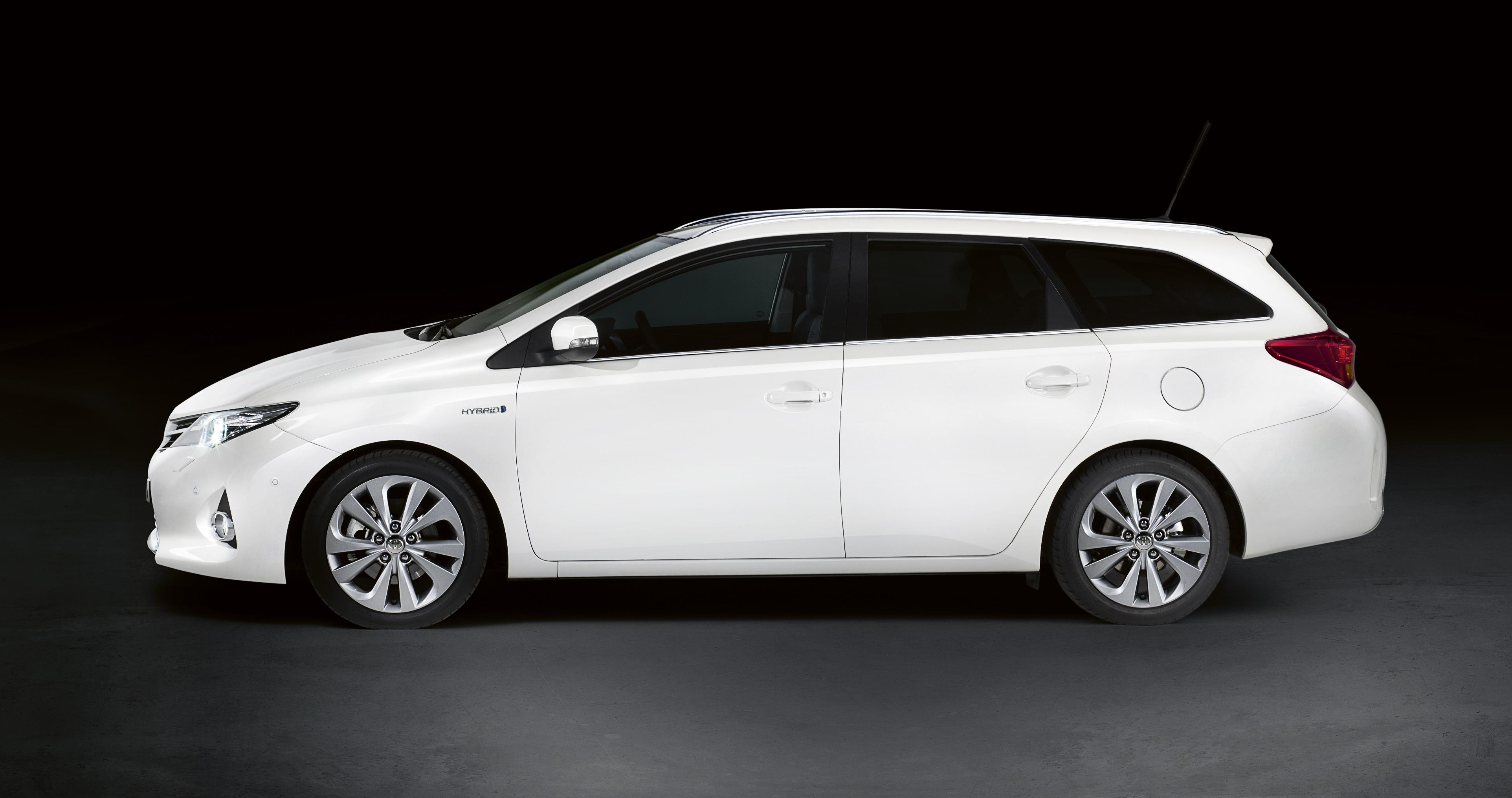 toyota-auris-touring-sports-02.jpg