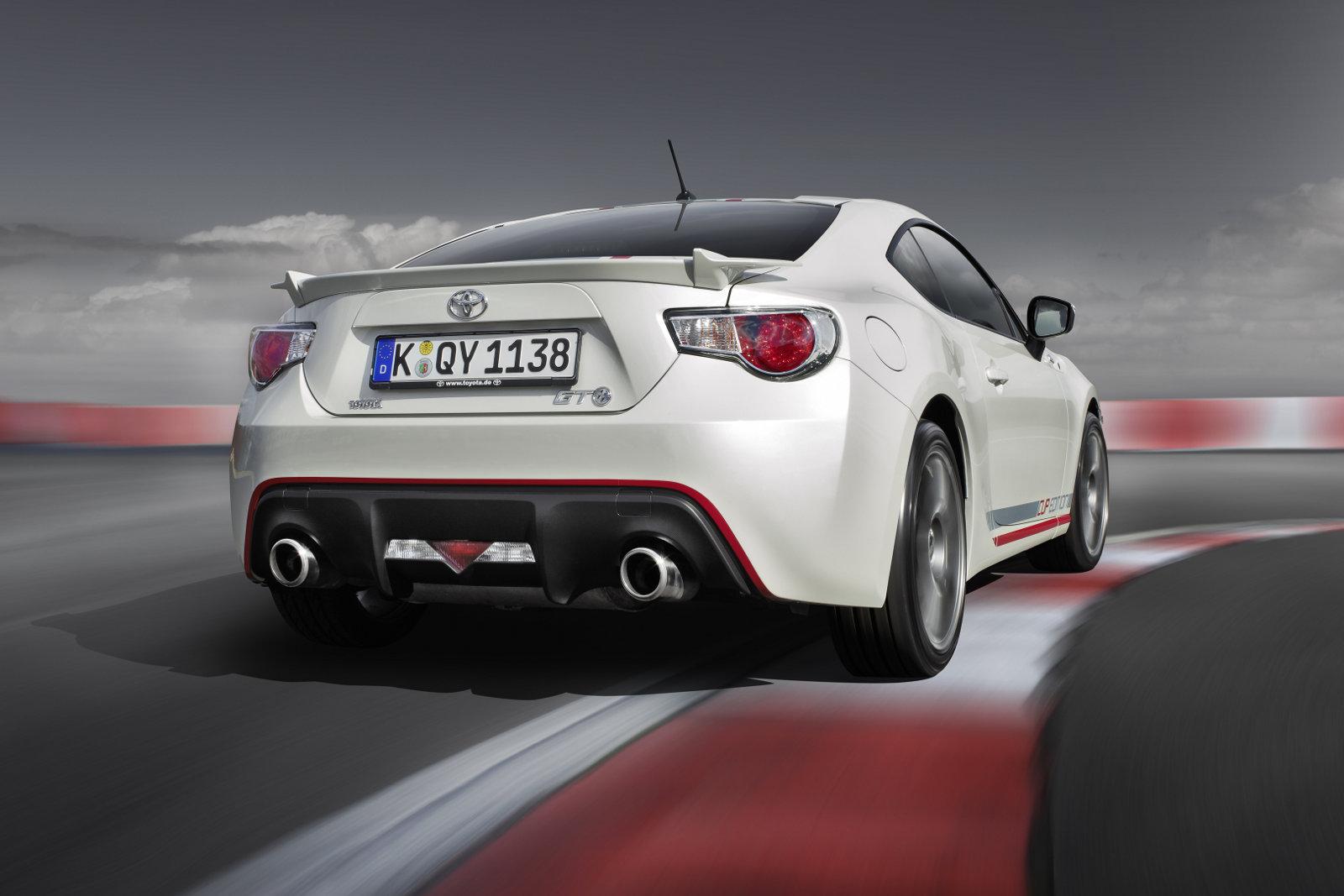 Тойота gt86 белая