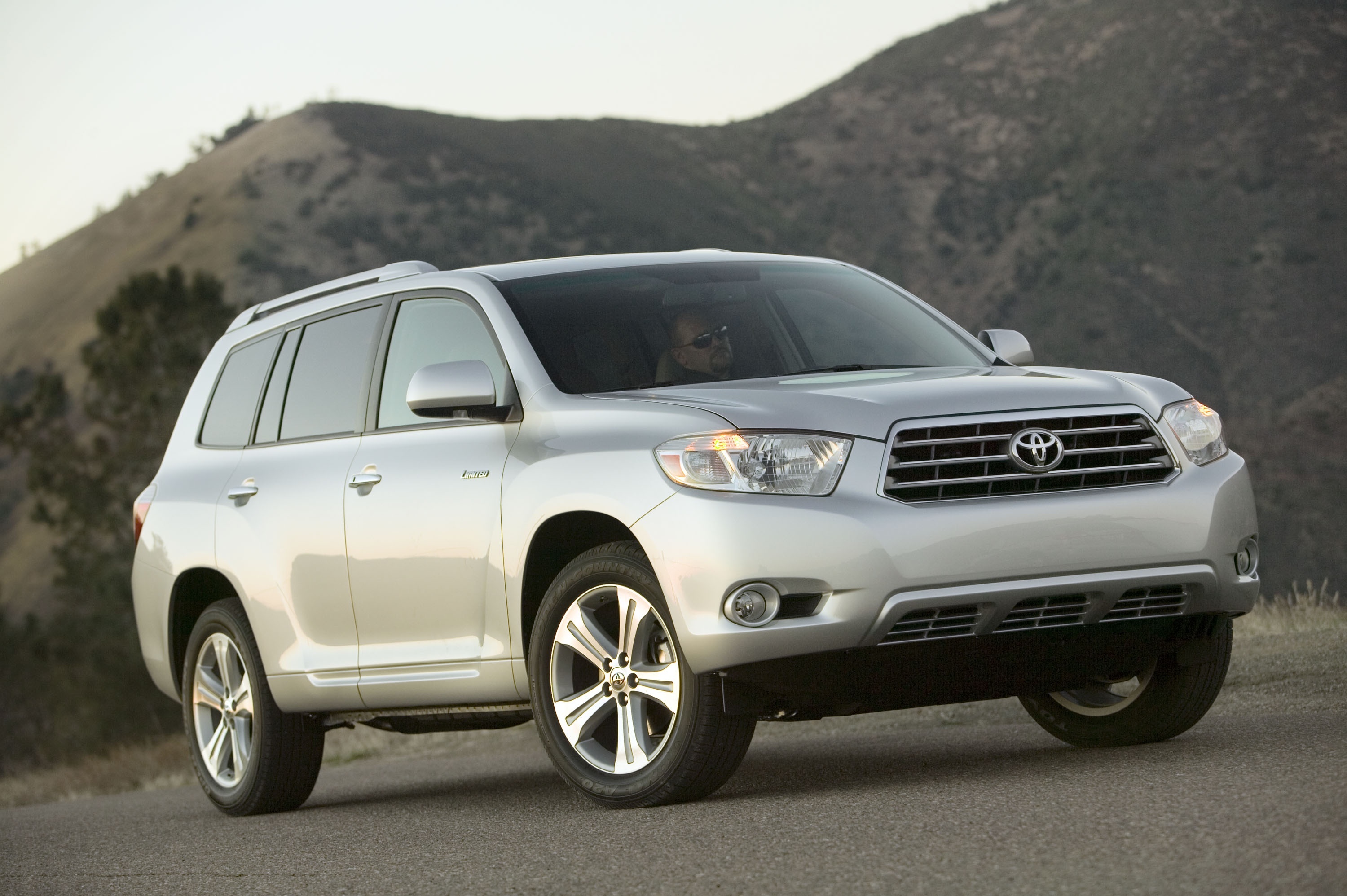 New-Generation Toyota Highlander Gets New Four-Cylinder Model For 20093000 x 1996