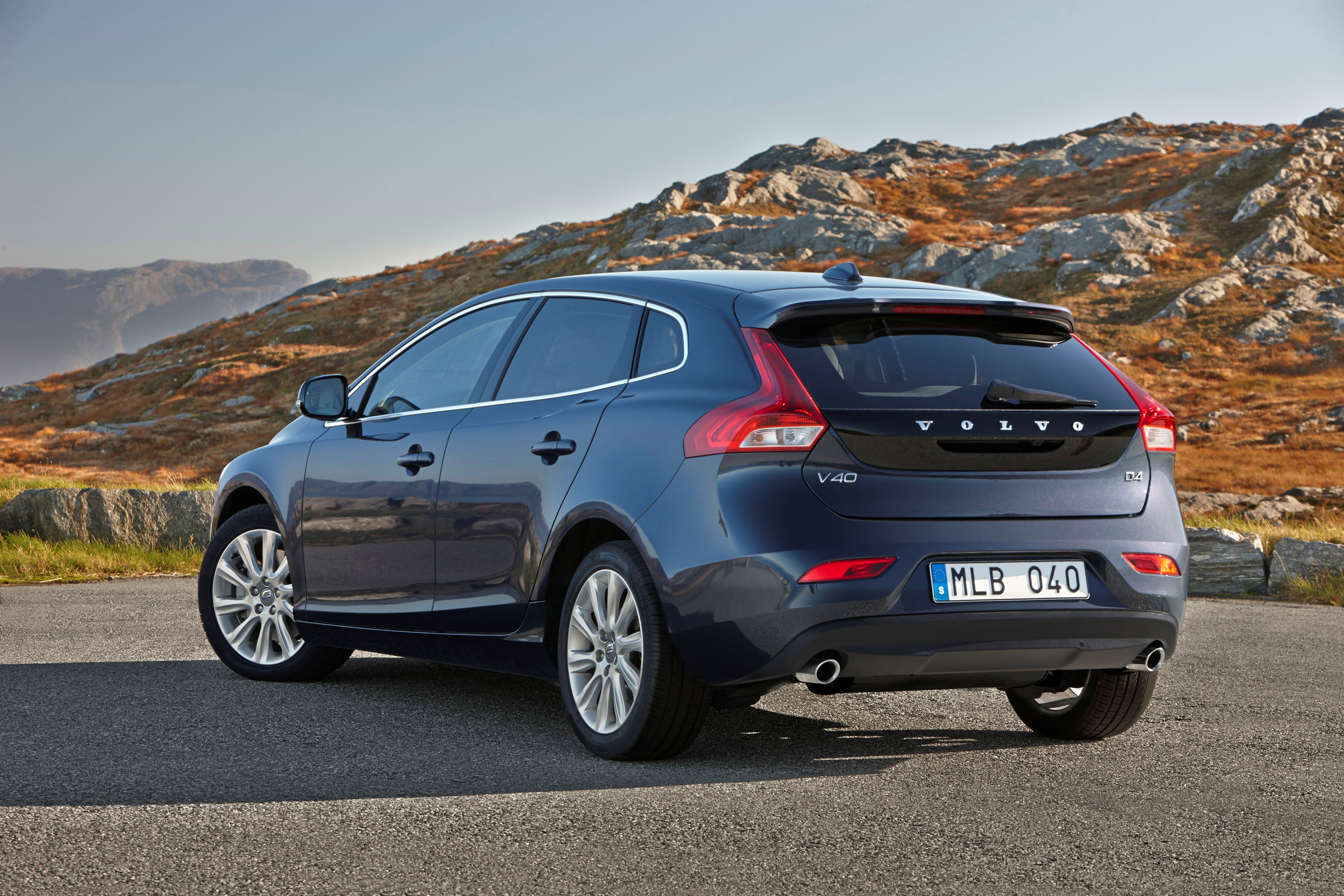 Volvo V40 D4 Adds New Drive E Powertrains 