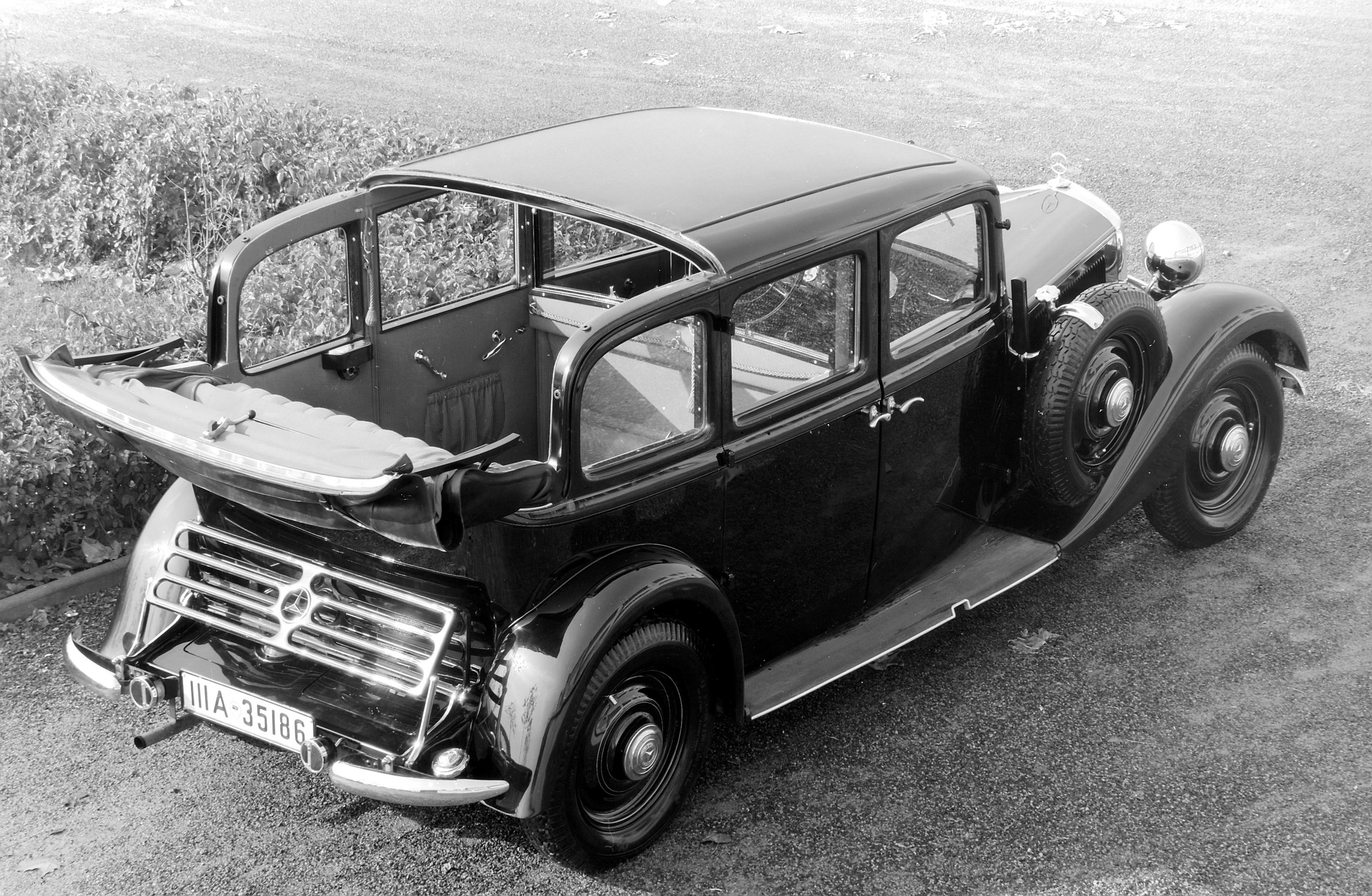 Первые машины на автомате. Мерседес-Бенц-260d. Мерседес Бенц 260d 1936. Mercedes 260d. Mercedes-Benz 260d w138.