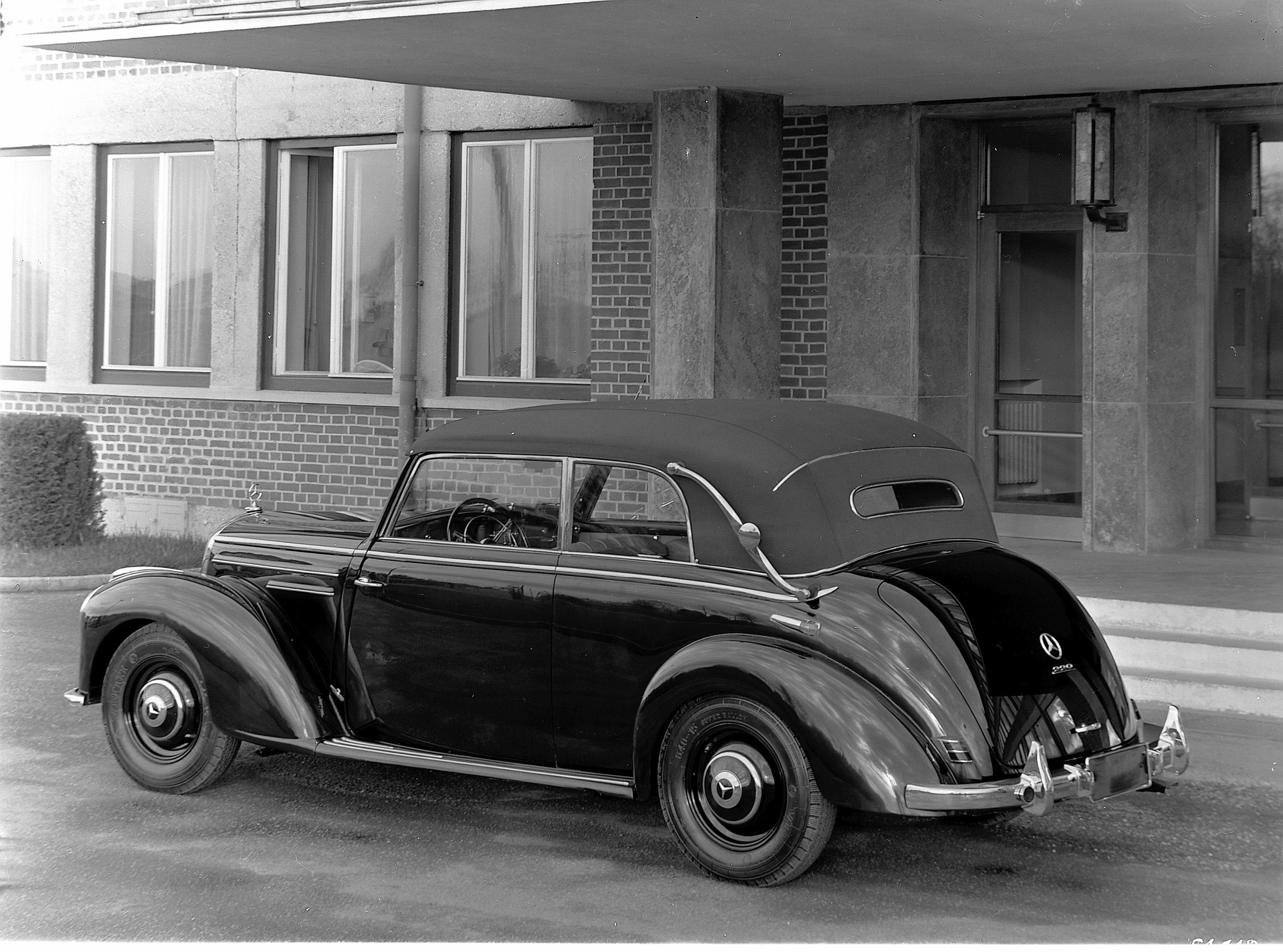 Mercedes 1951. Mercedes-Benz 220 (w187). Mercedes-Benz 220 w187 (1951). W187 Mercedes. Mercedes 220 w187.