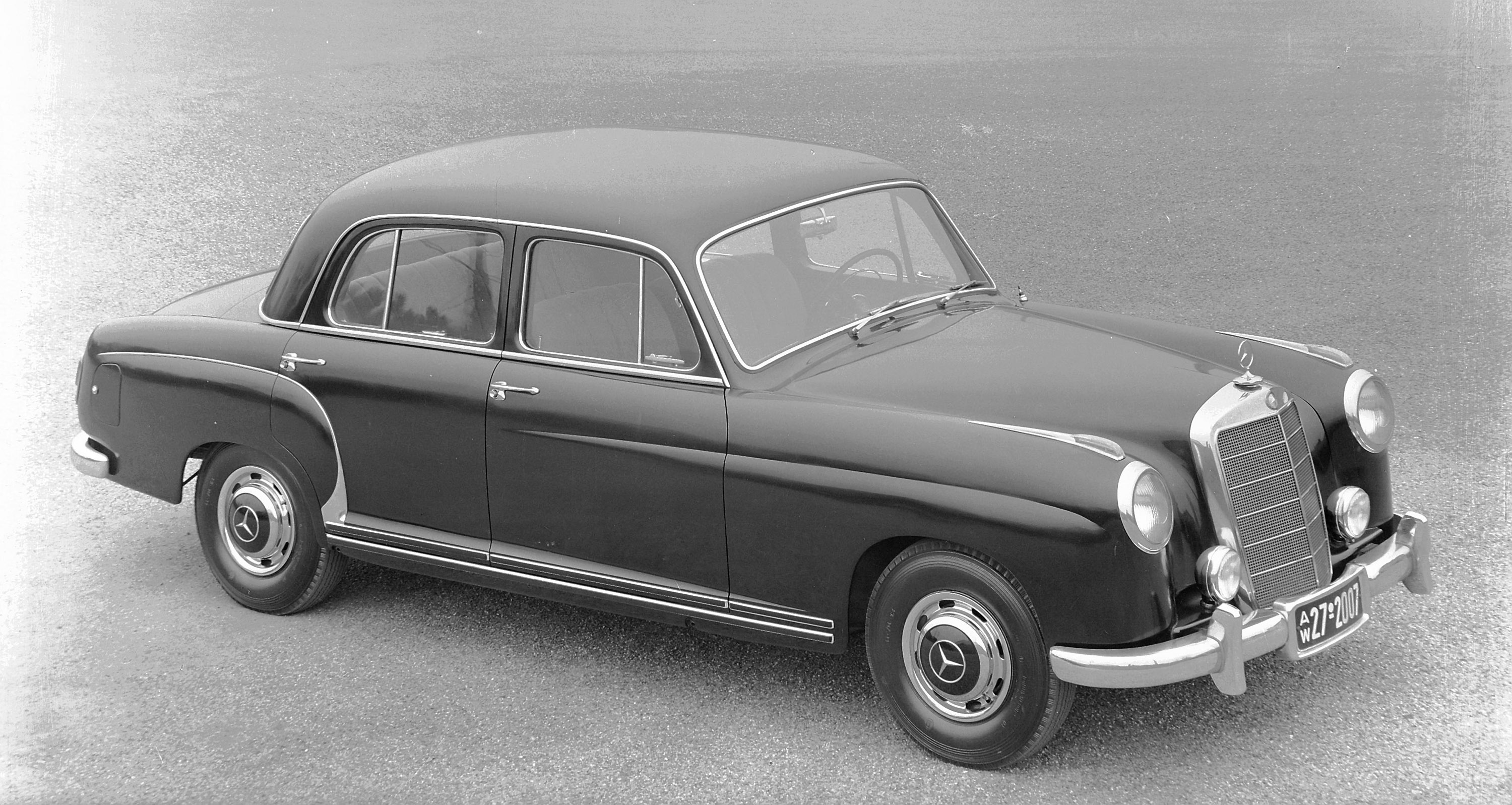 Mercedes-Benz 220a