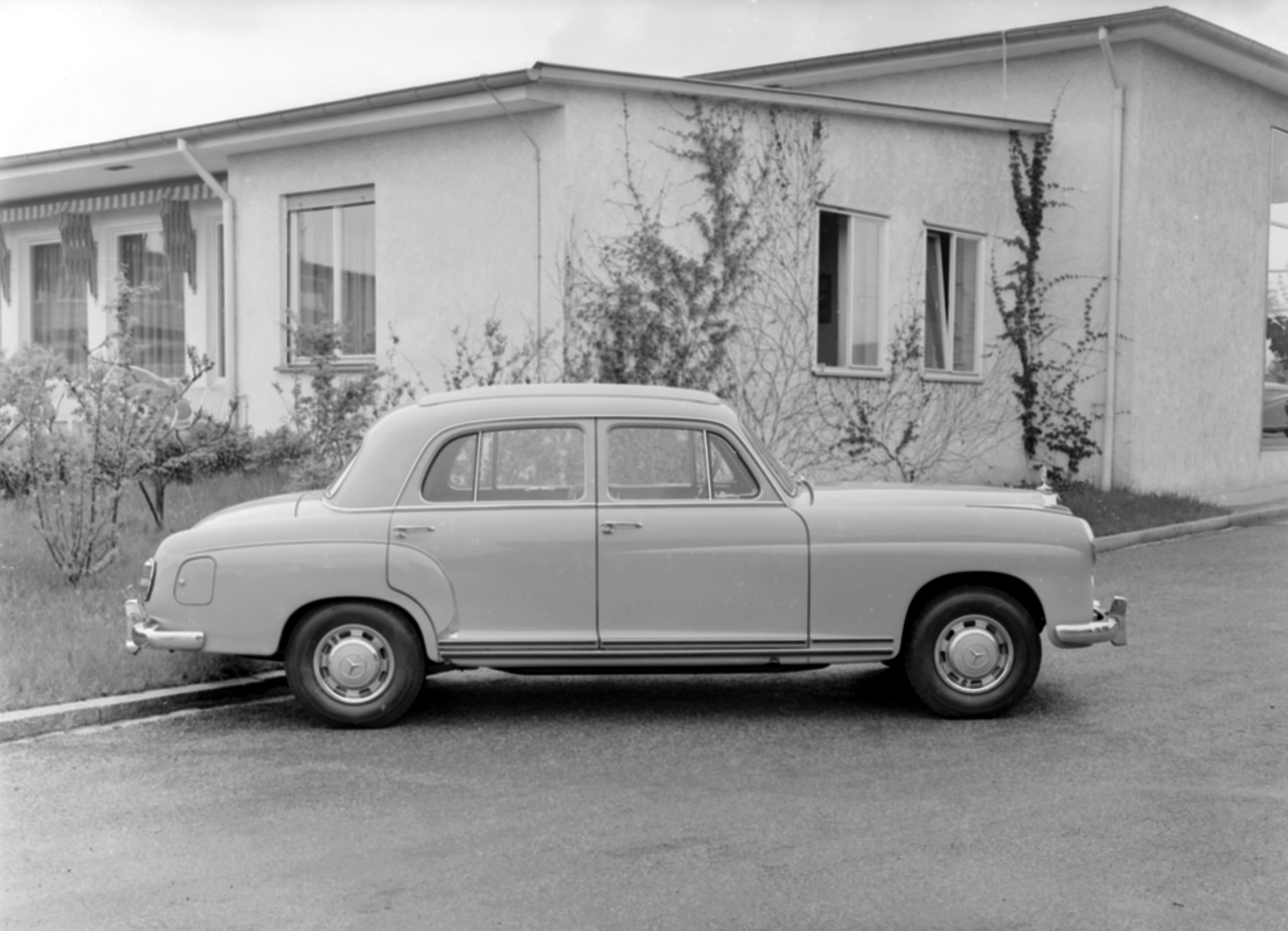 Mercedes-Benz 220a