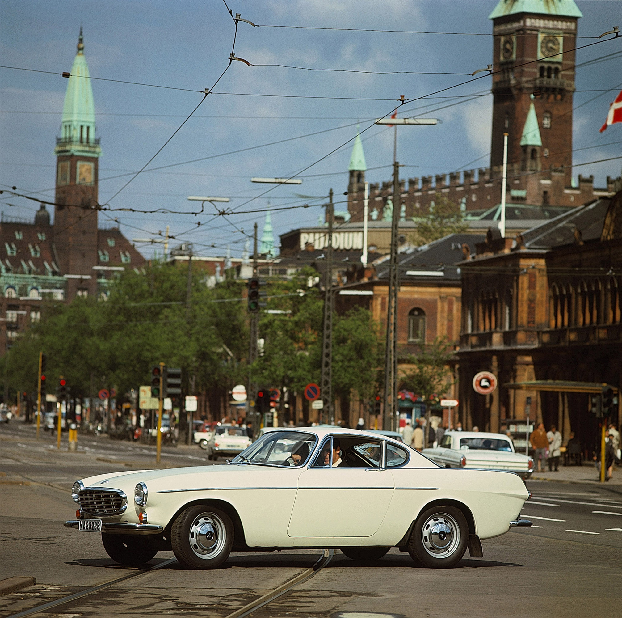 Volvo P1800