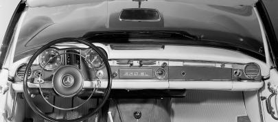 Mercedes-Benz 230 SL (1963) - picture 7 of 12