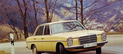 Mercedes-Benz 240 D 3.0 (1974) - picture 4 of 9