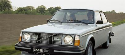 Volvo 242 (1974) - picture 4 of 6