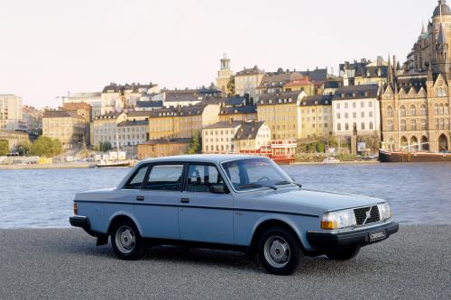 Volvo 244 (1974) - picture 1 of 12