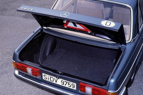 Mercedes-Benz 123 series (1975) - picture 24 of 24