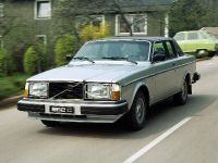 Volvo 262 (1975) - picture 3 of 11