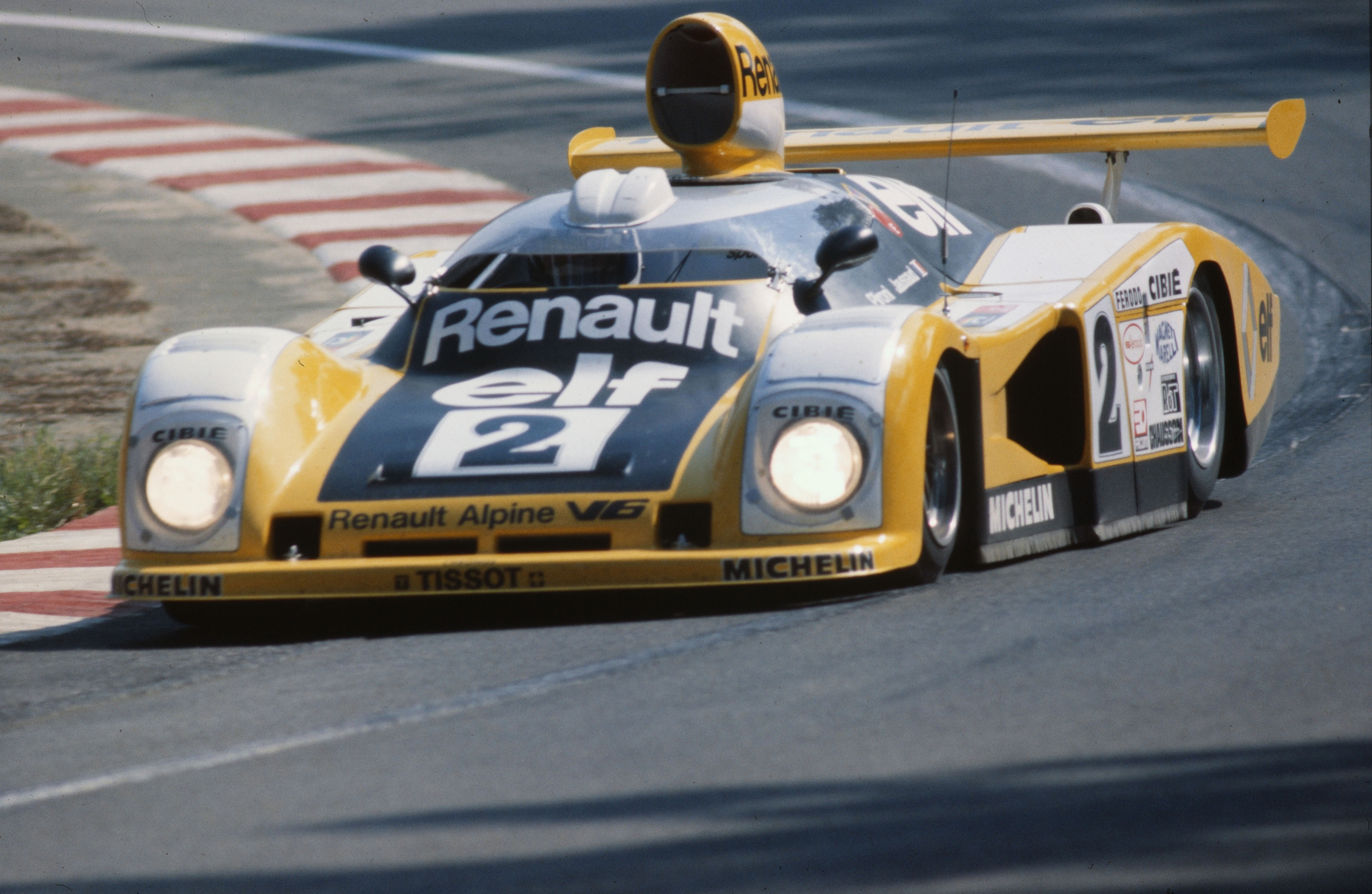 Renault Alpine Le Mans A442