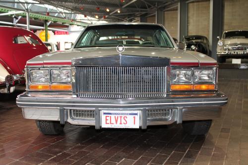 Cadillac Seville (1977) - picture 1 of 2