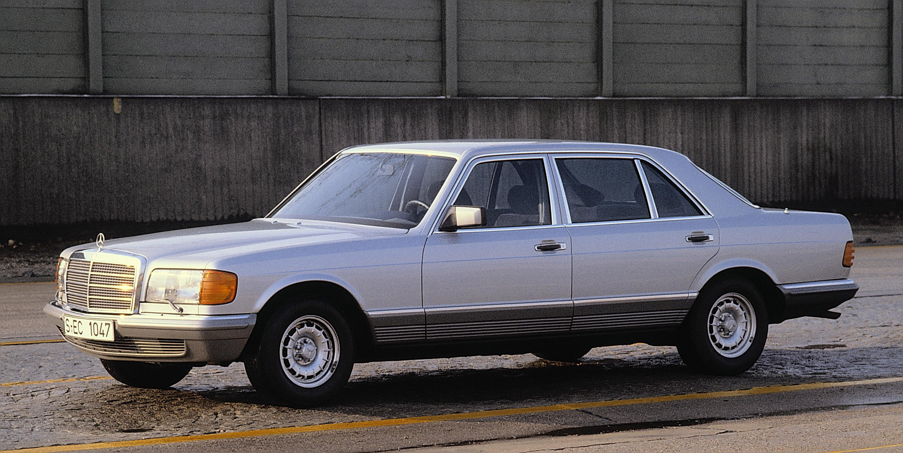 Mercedes-Benz S-Class W126