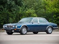 Daimler Double Six Series III (1988) - picture 1 of 6