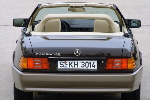 Mercedes-Benz 300SL R129 Series (1989) - picture 9 of 12