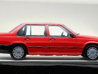 Volvo 940 (1990) - picture 10 of 11