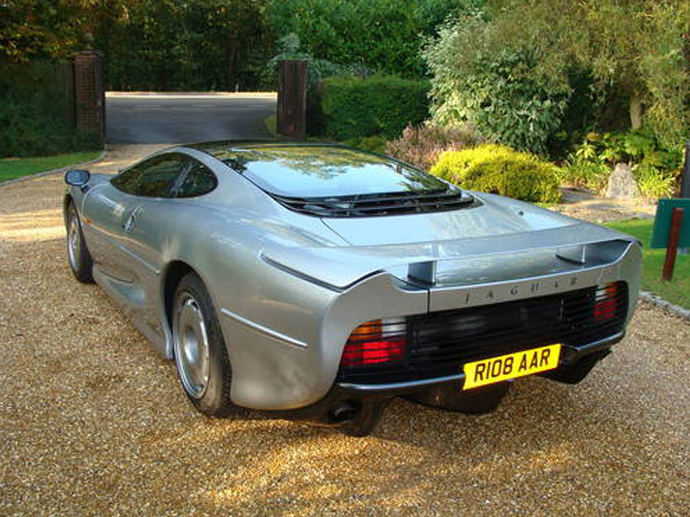 Jaguar XJ220