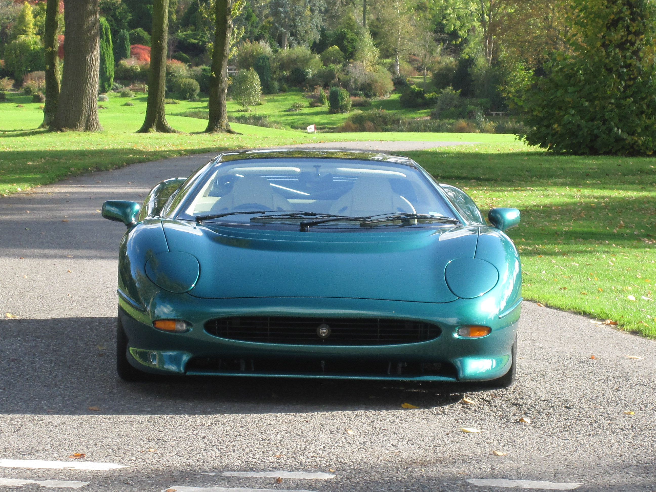 Jaguar XJ220