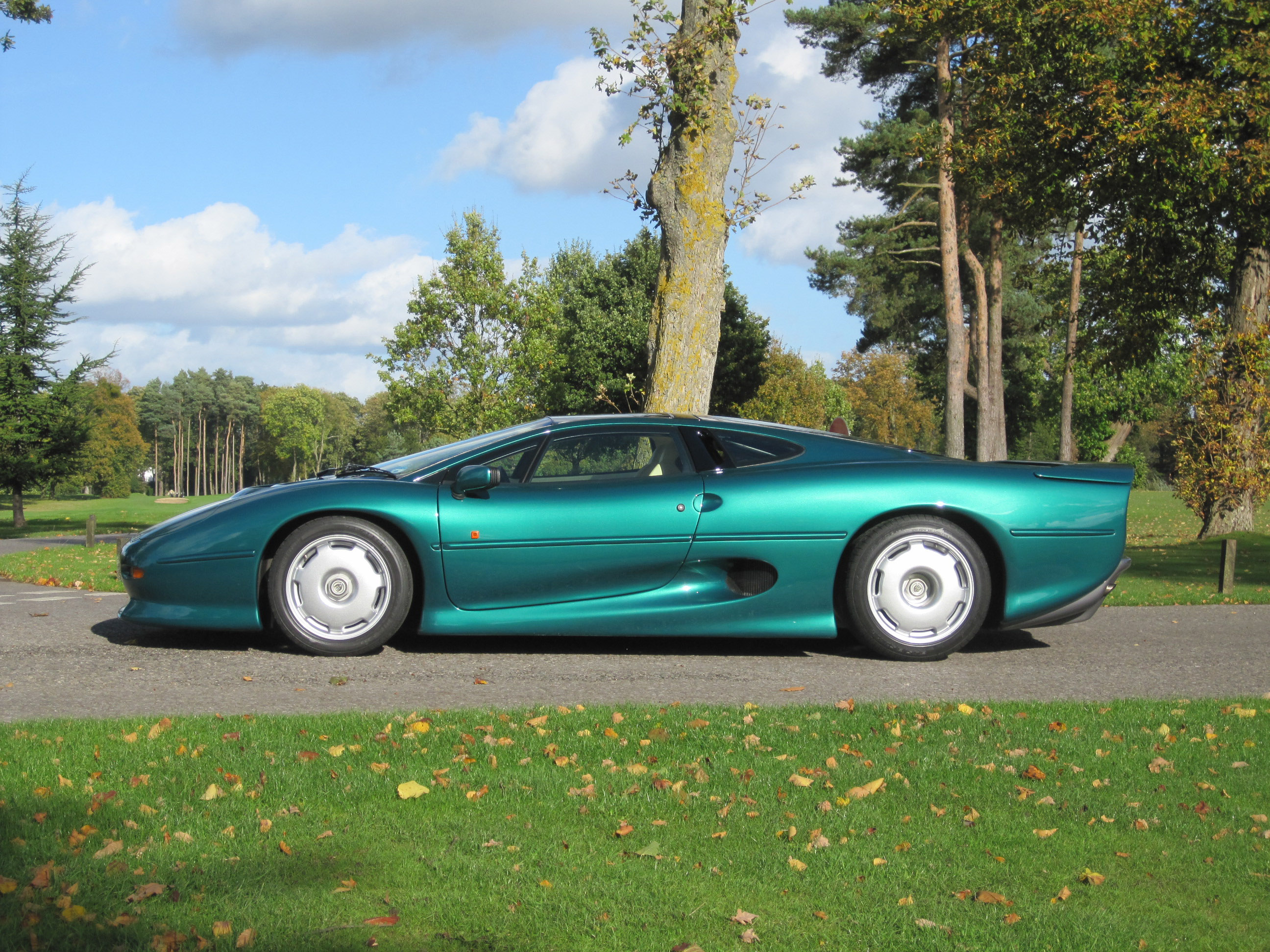 Jaguar XJ220