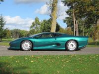 Jaguar XJ220 (1994) - picture 2 of 3