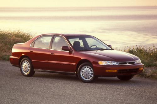 Honda Accord Sedan (1996) - picture 1 of 3