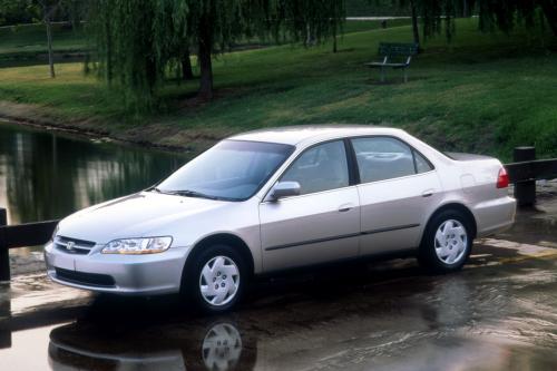 Honda Accord Sedan (1998) - picture 1 of 2