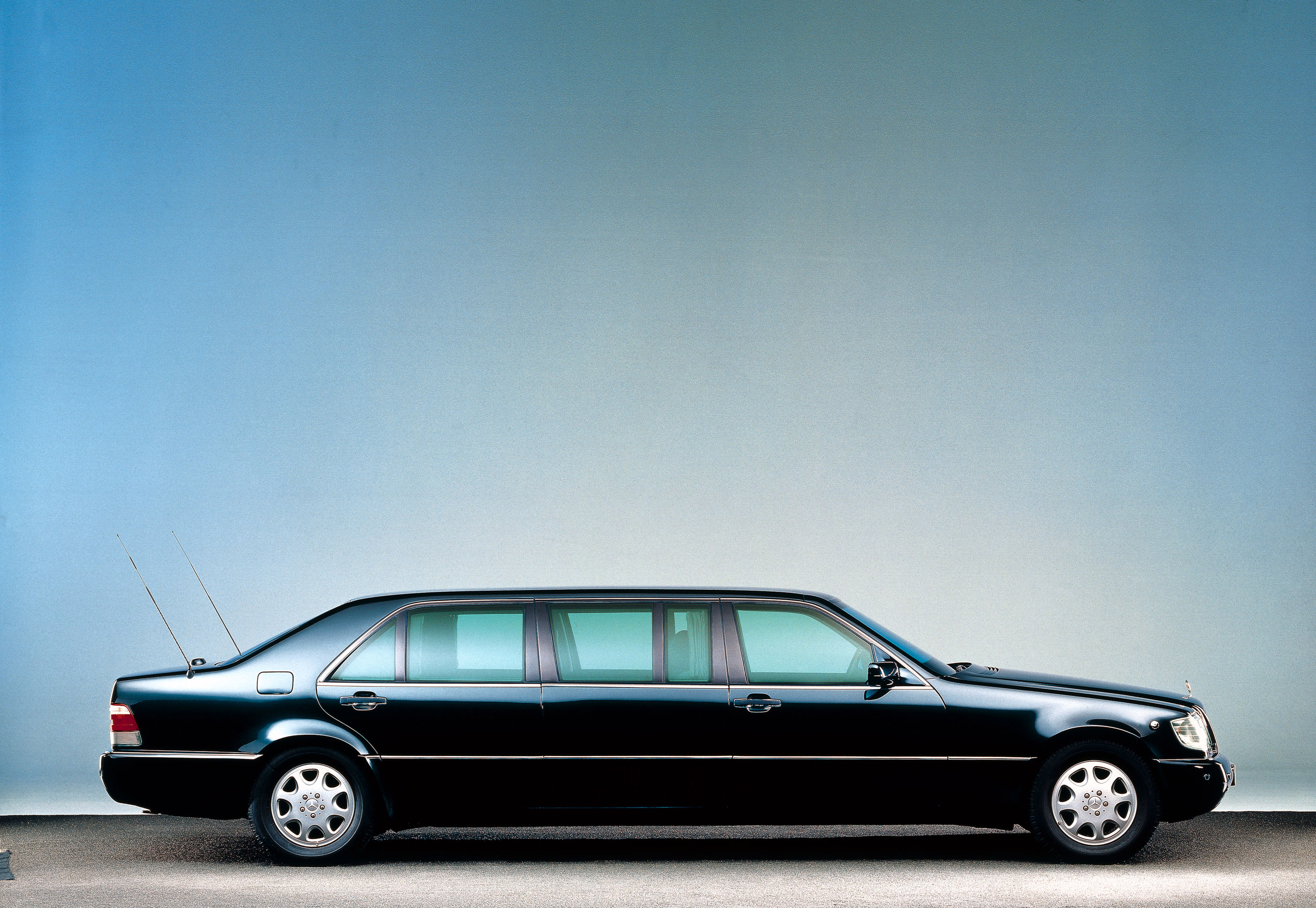 Mercedes-Benz S600 Pullman Limousine W140