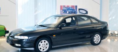 Mazda 626 (2000) - picture 12 of 23