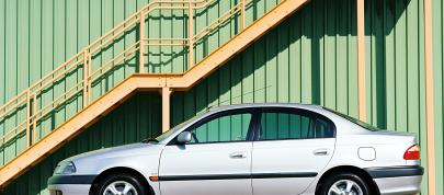 Toyota Avensis (2000) - picture 4 of 10